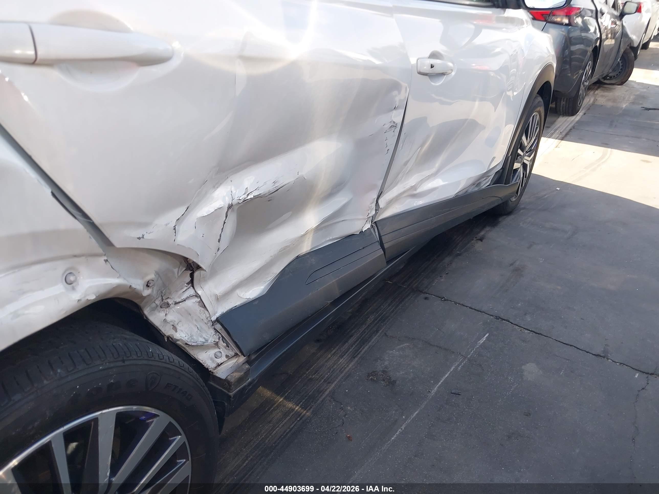NISSAN KICKS image 6
