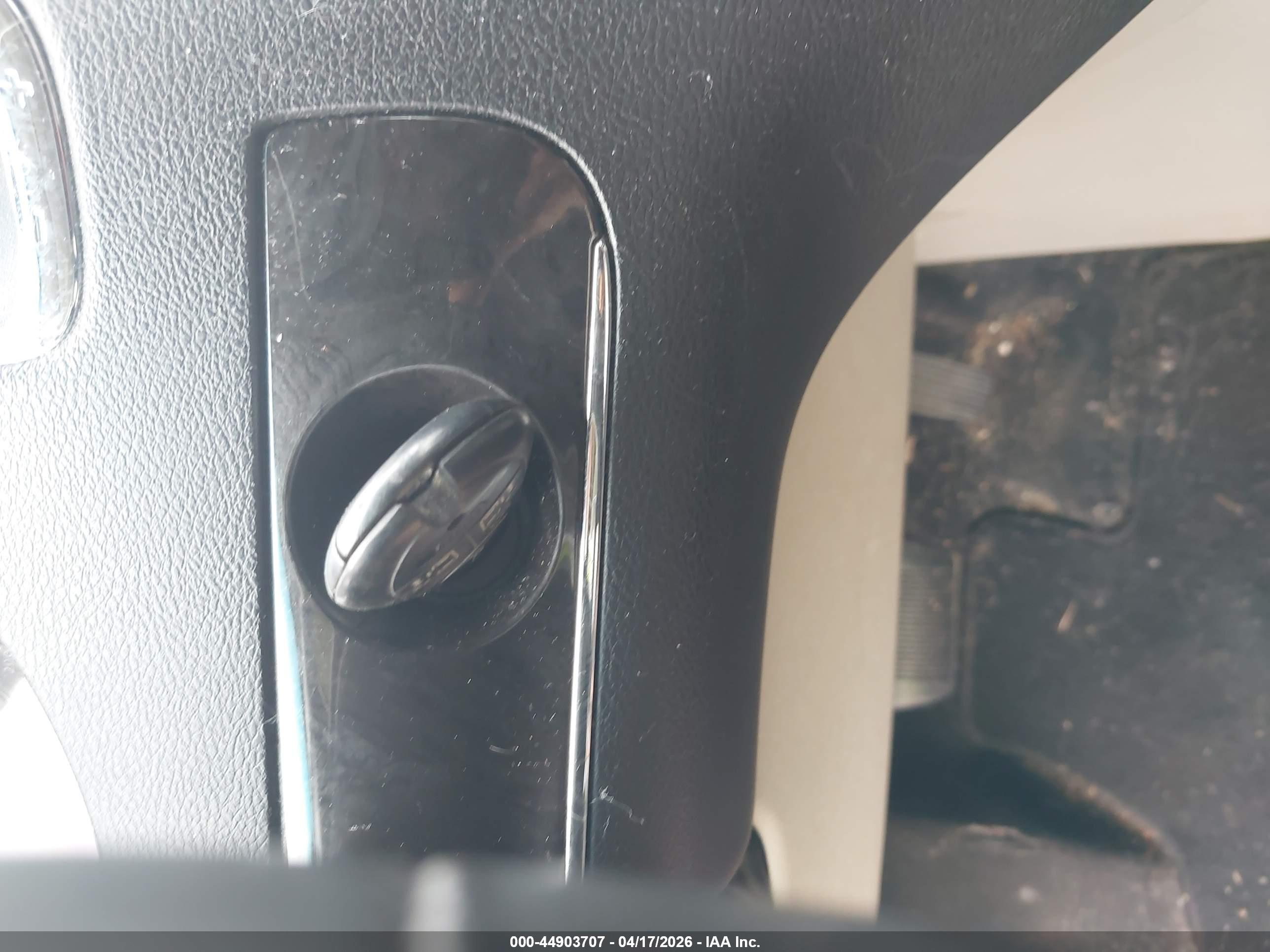 CHRYSLER TOWN image 11
