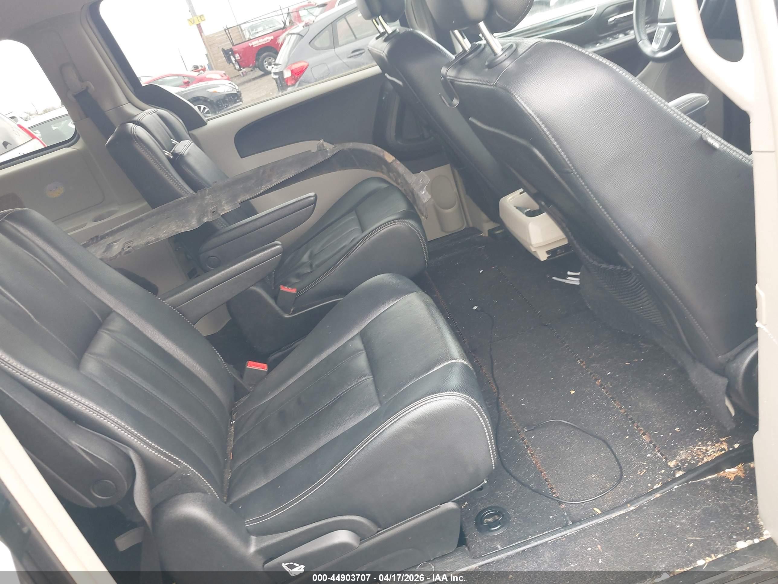 CHRYSLER TOWN image 8