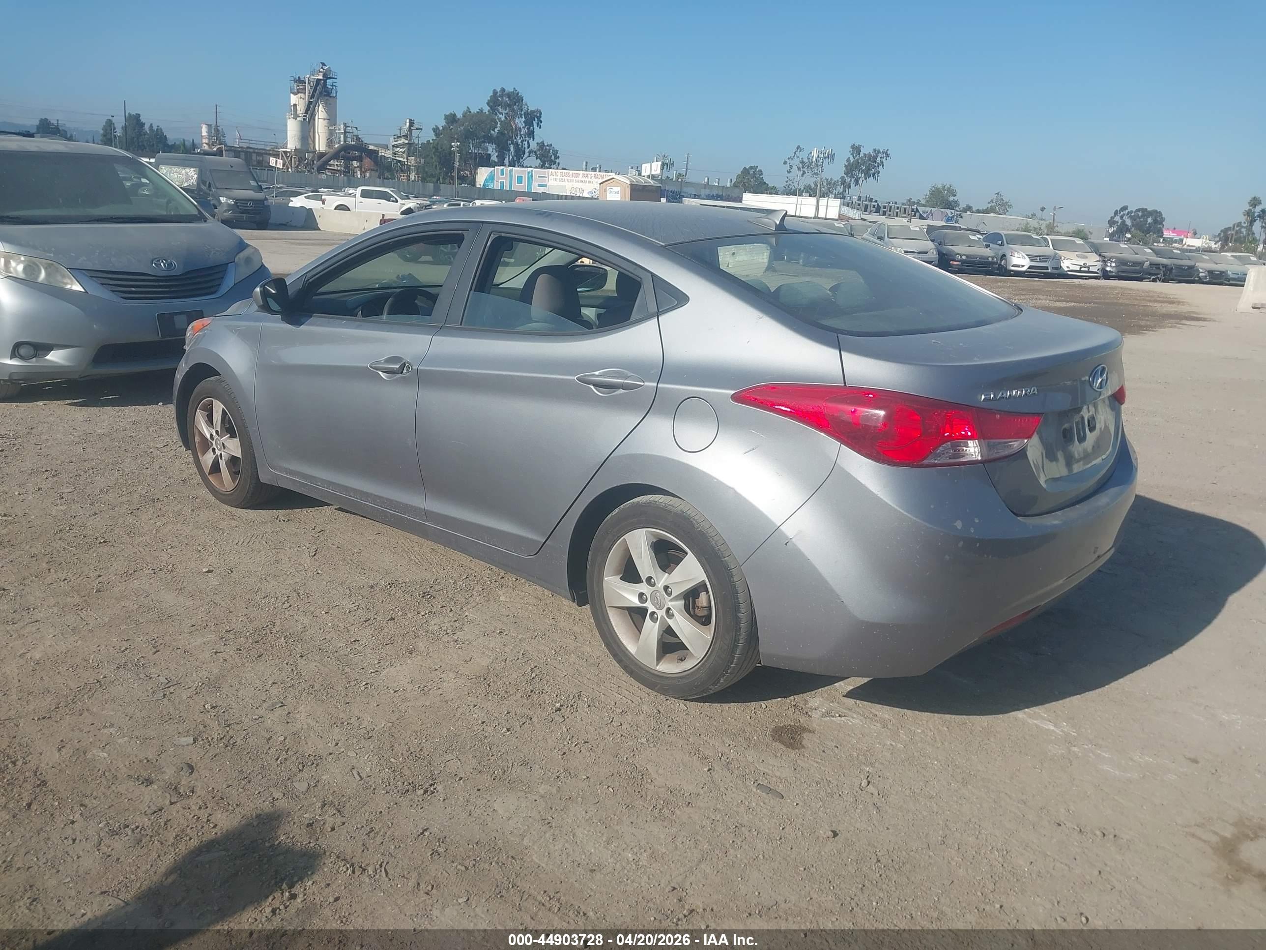 HYUNDAI ELANTRA image 3