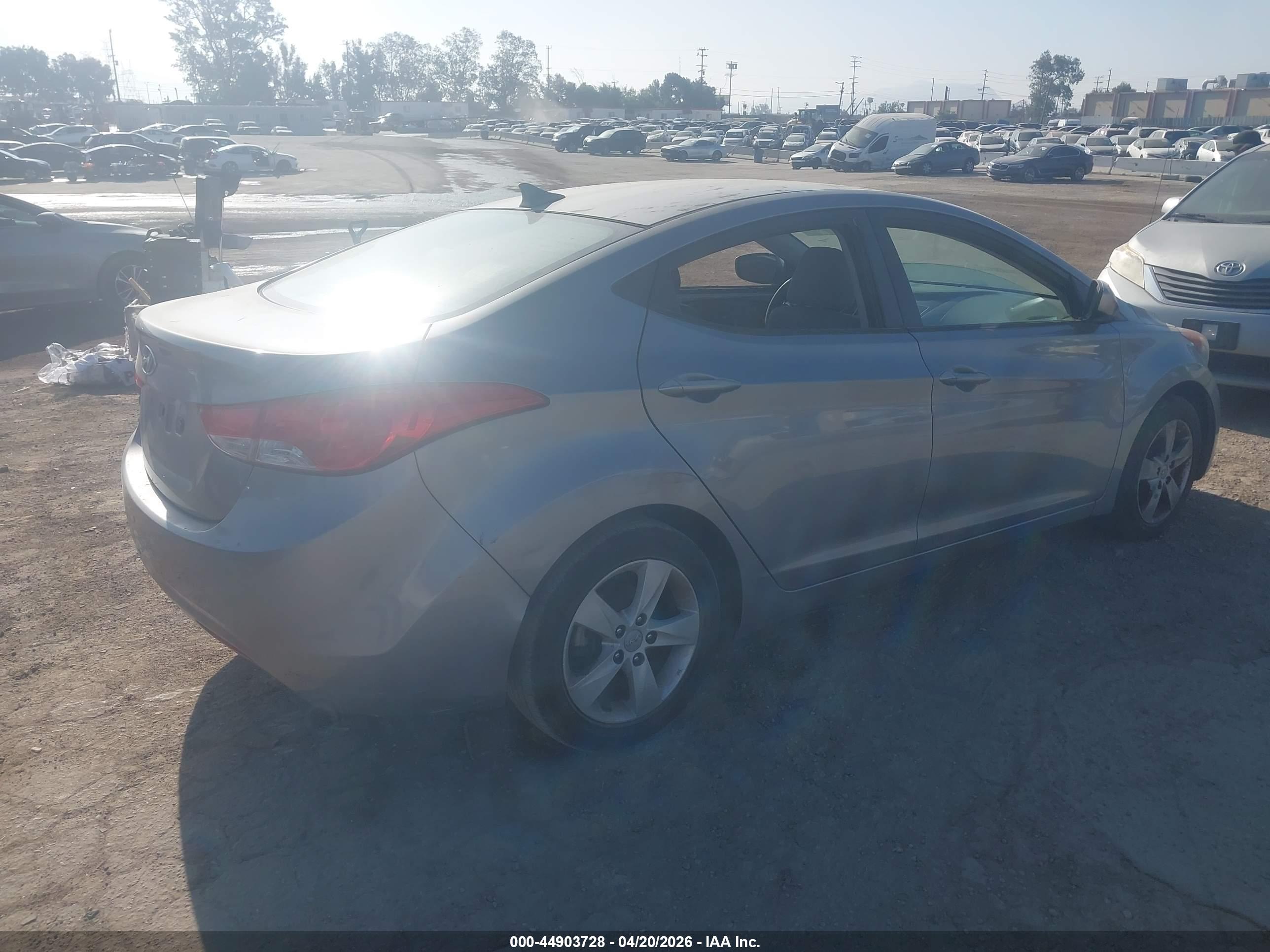 HYUNDAI ELANTRA image 4
