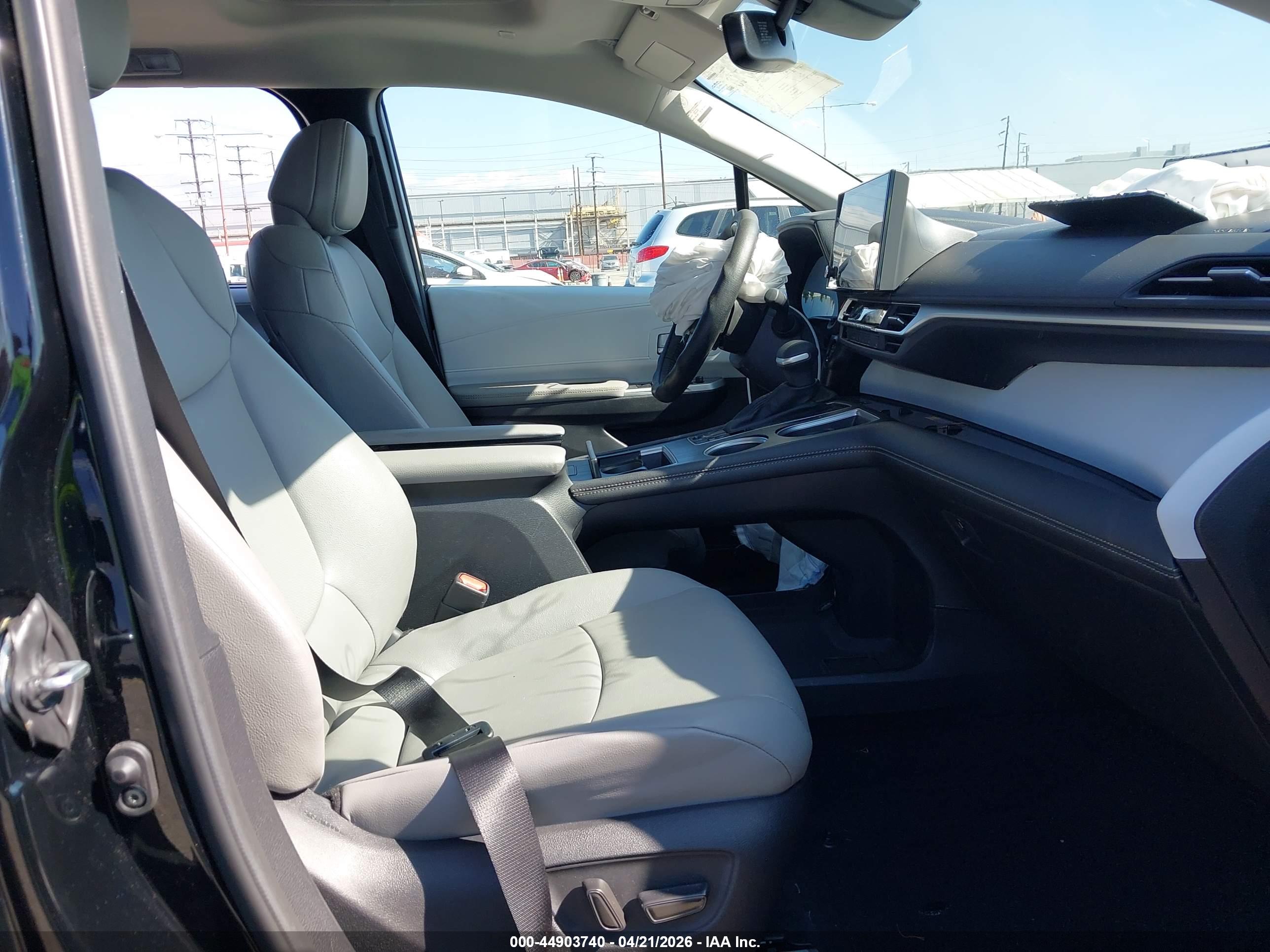 TOYOTA SIENNA image 5