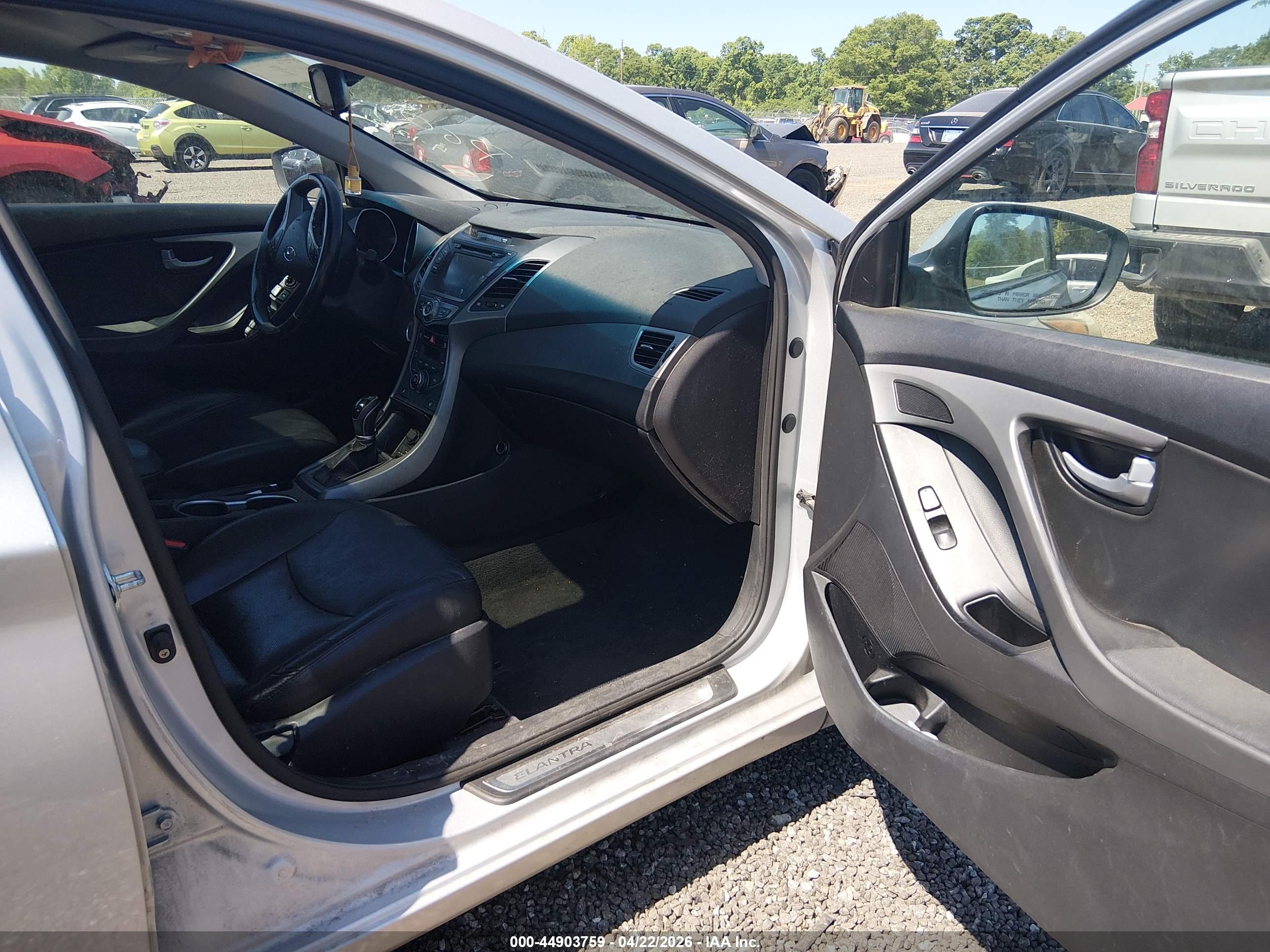 HYUNDAI ELANTRA image 5