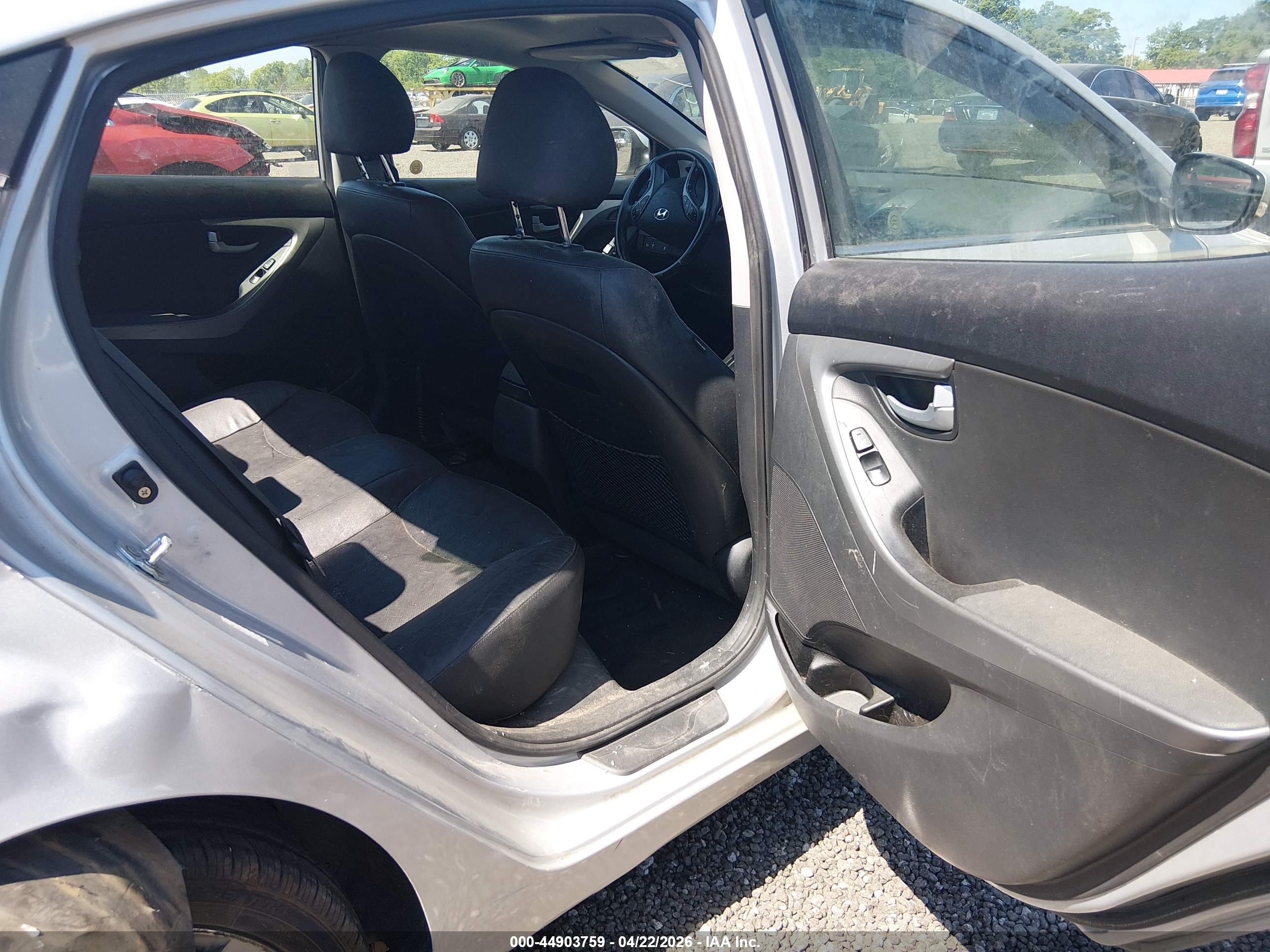 HYUNDAI ELANTRA image 8