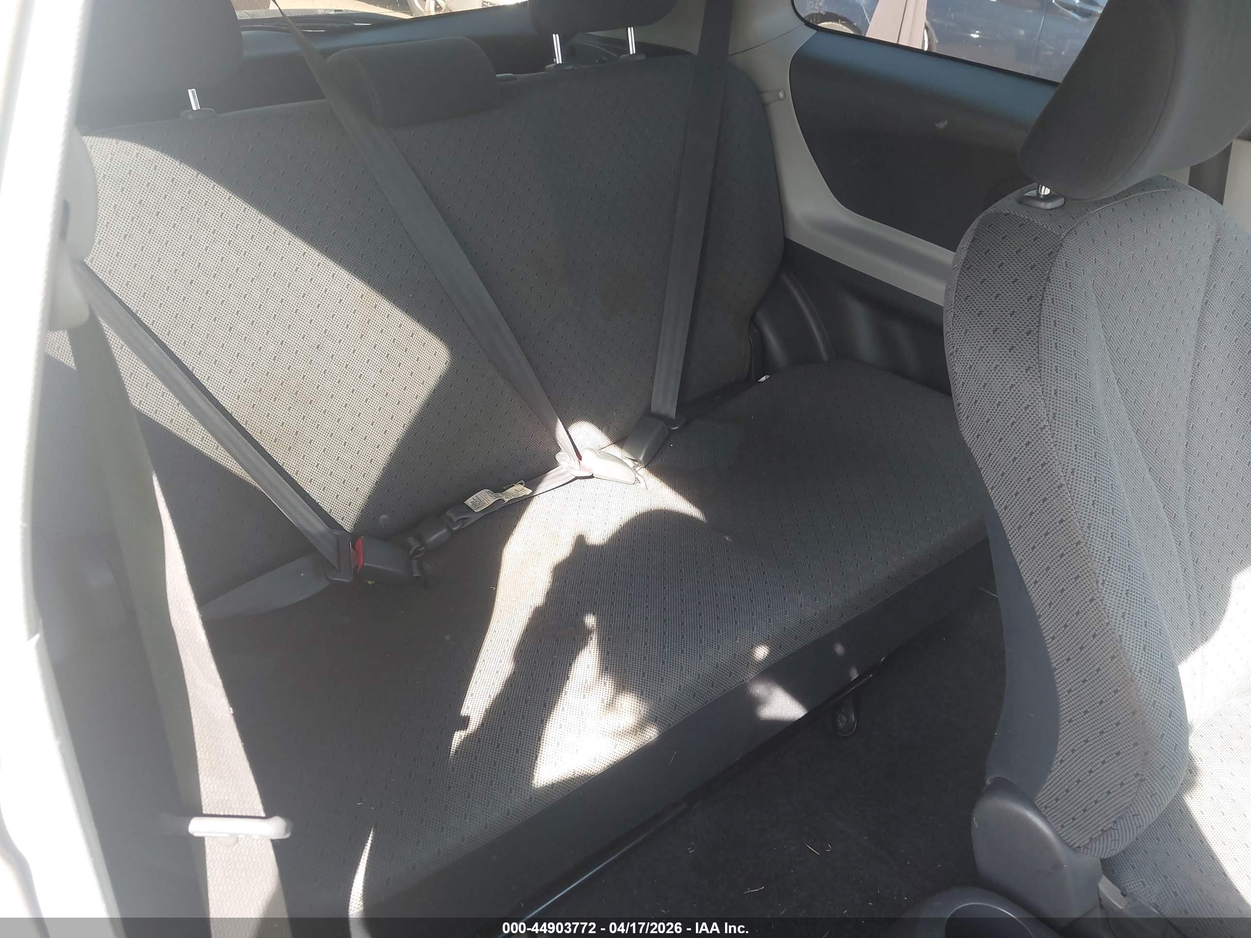 TOYOTA YARIS image 8