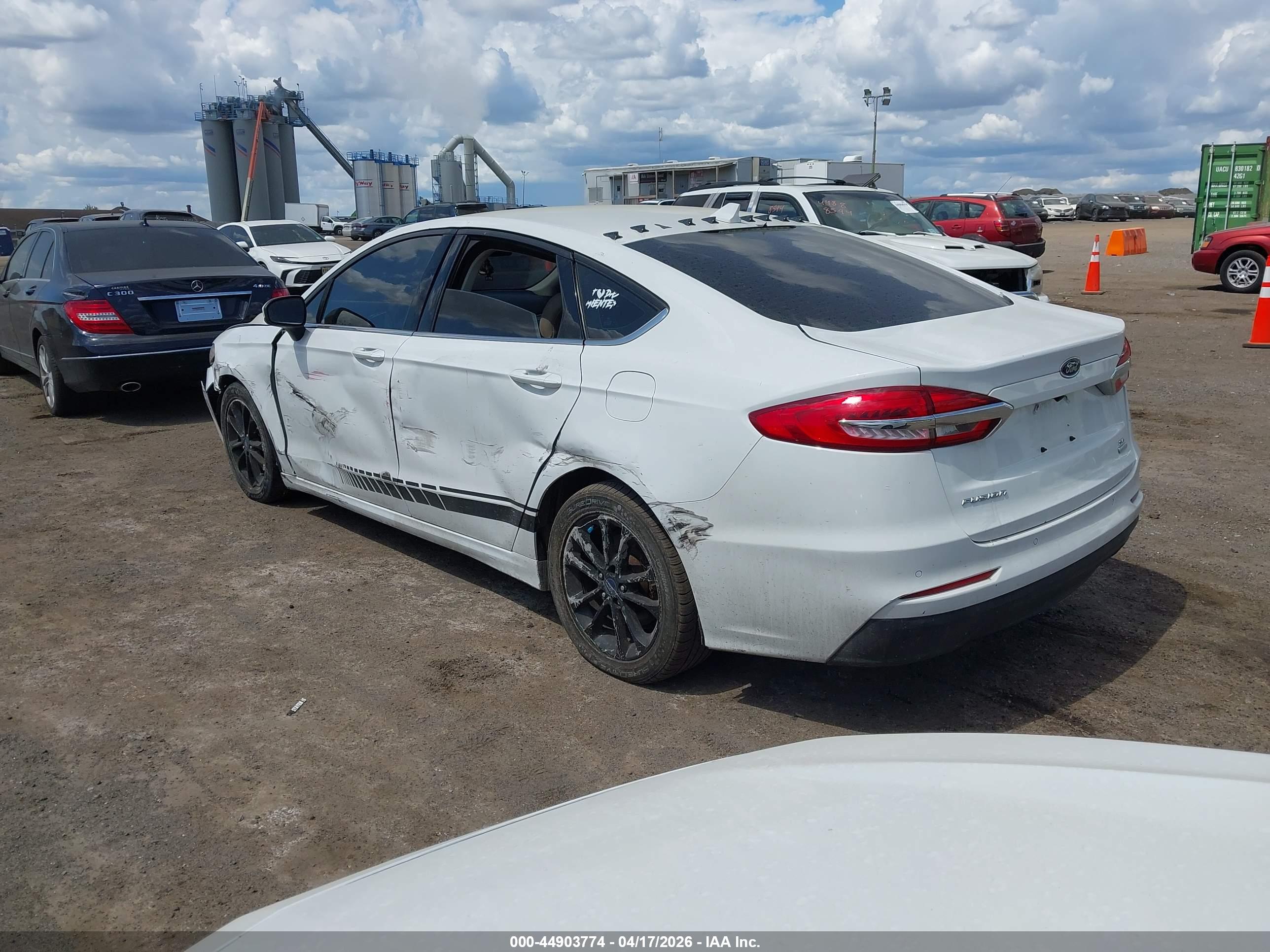FORD FUSION image 3