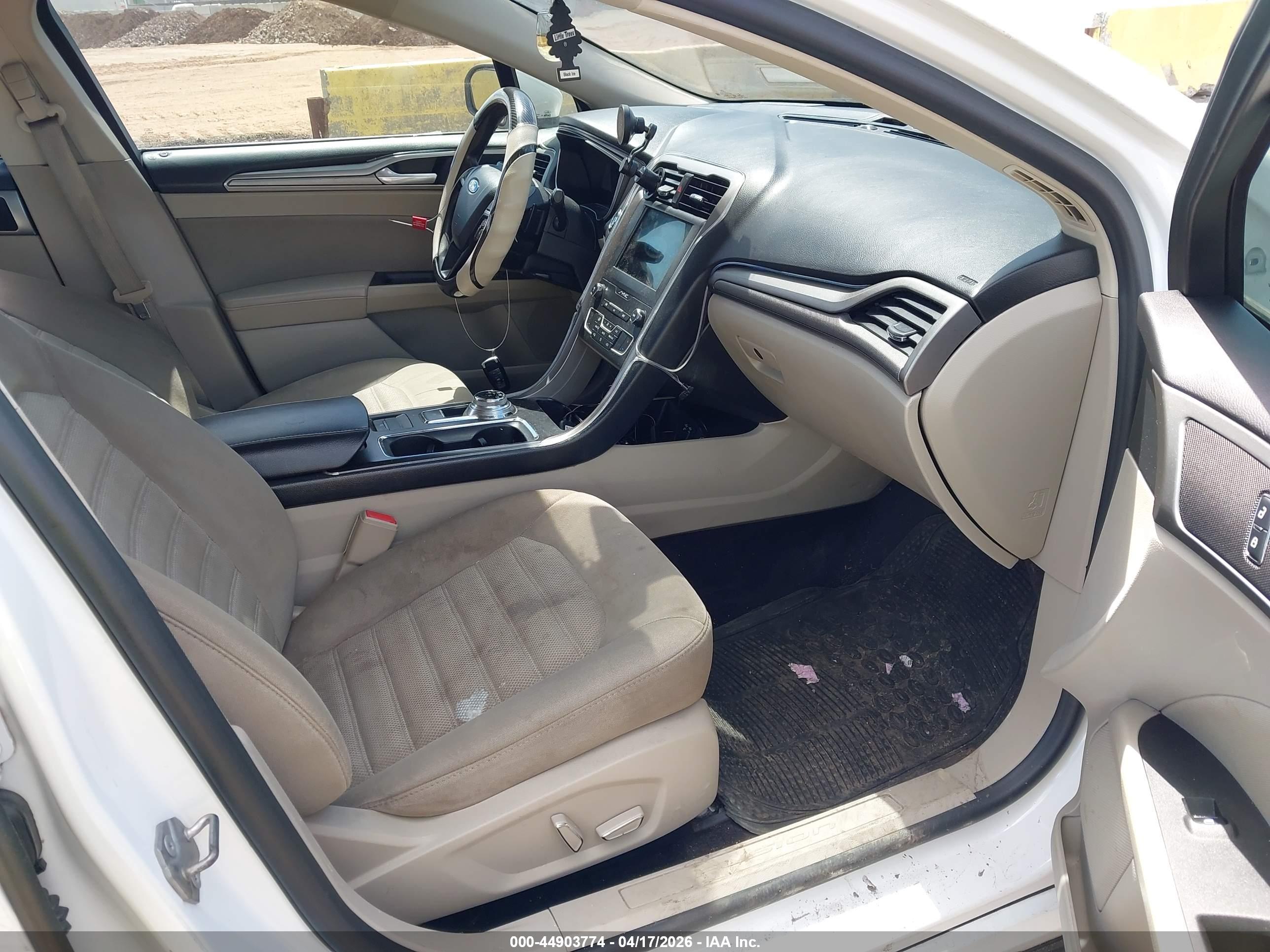 FORD FUSION image 5