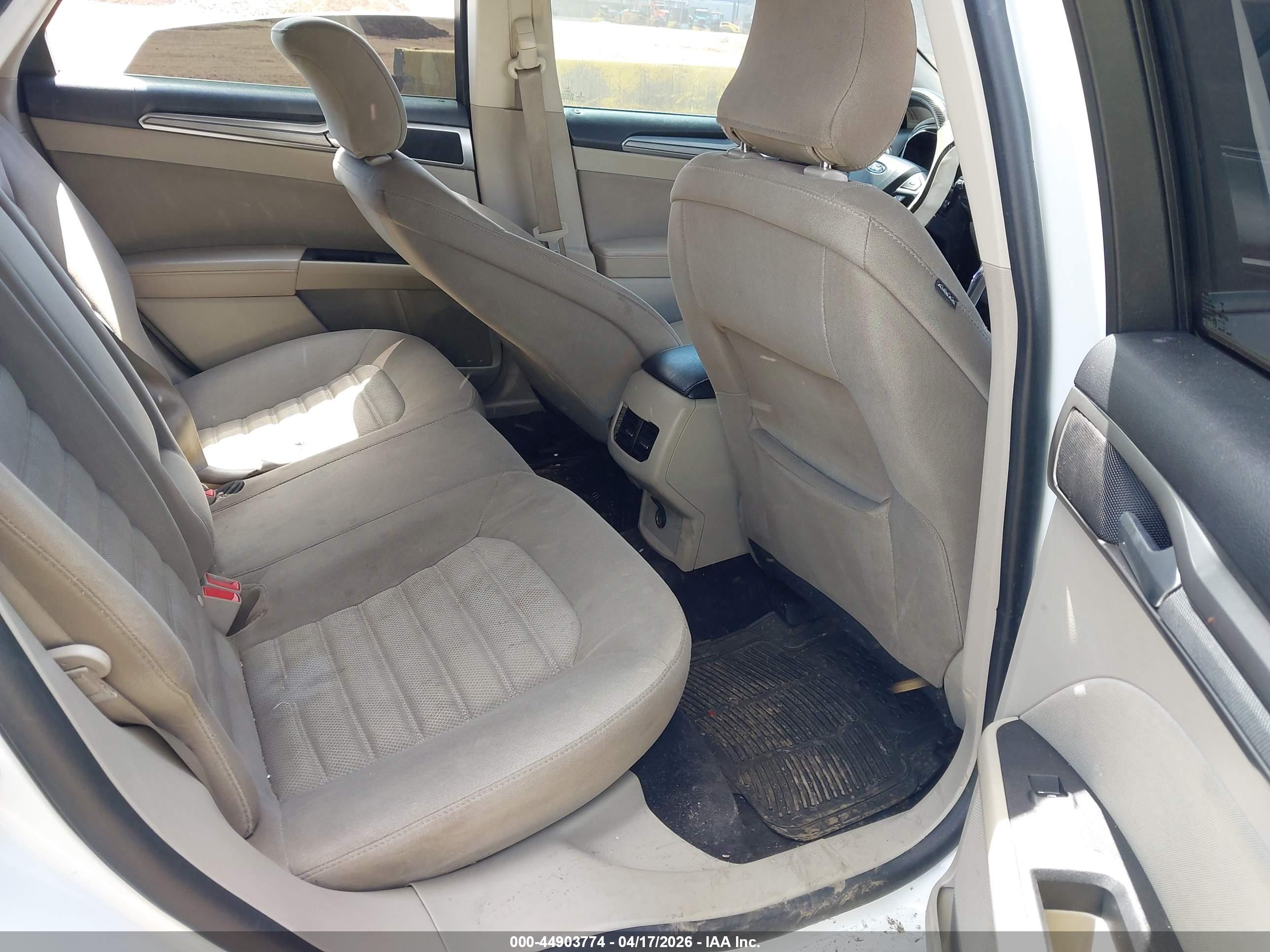 FORD FUSION image 8