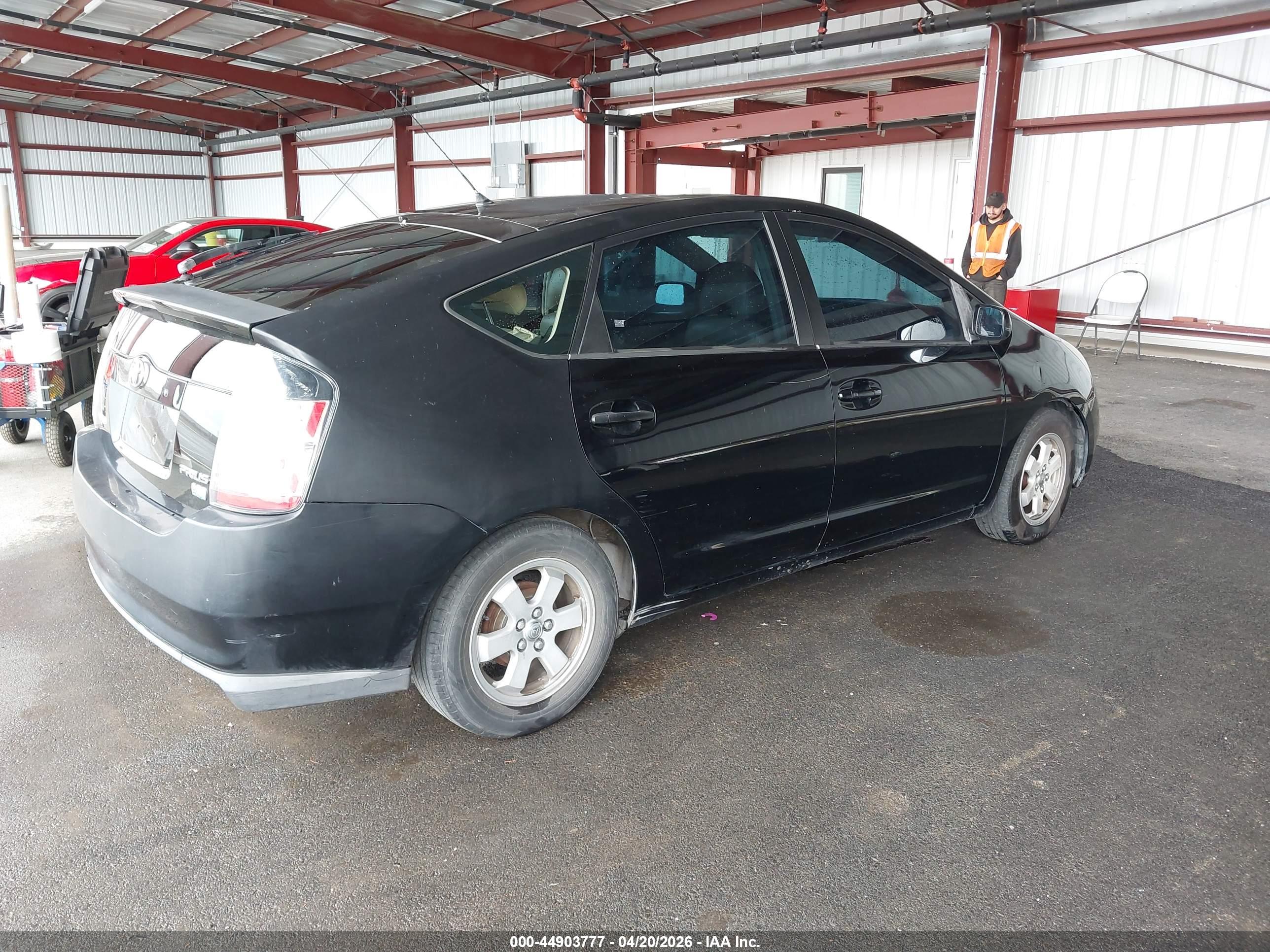 TOYOTA PRIUS image 4