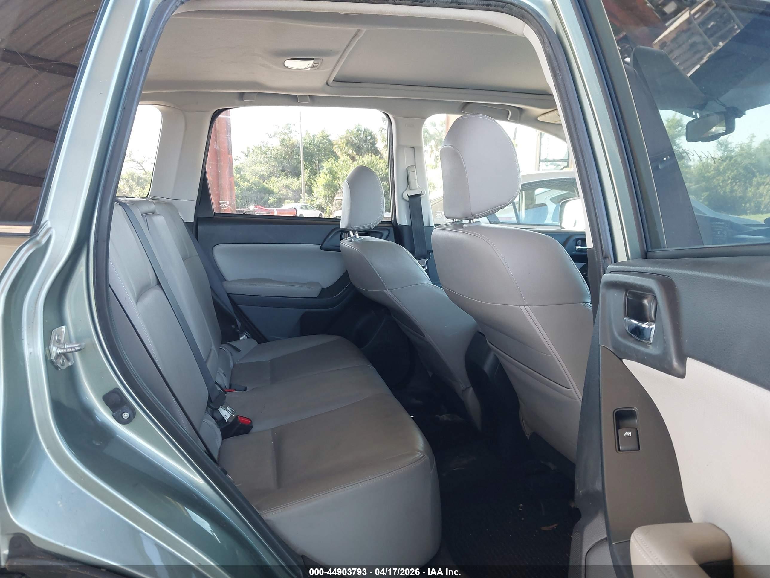 SUBARU FORESTER image 8