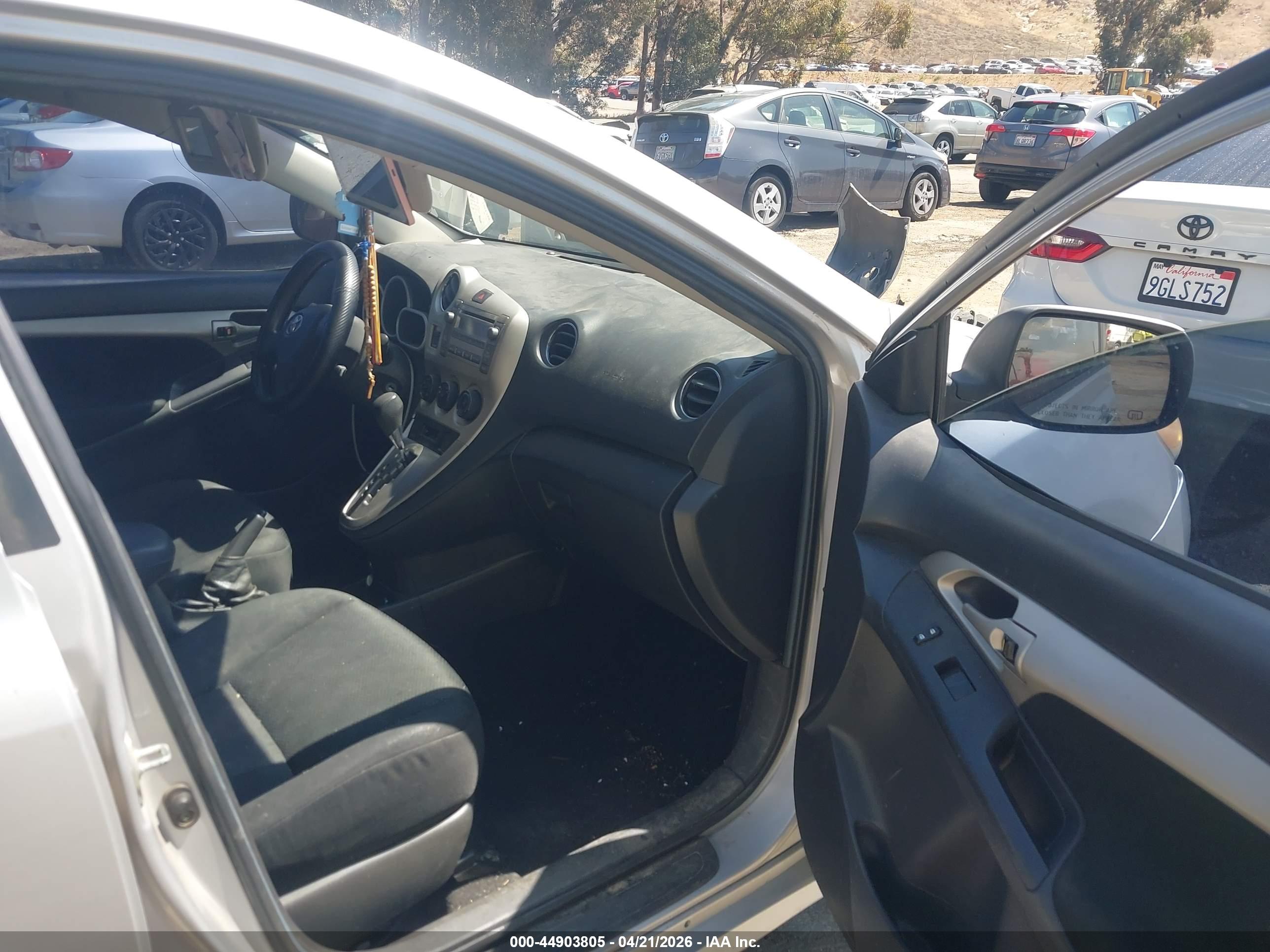 TOYOTA MATRIX image 5