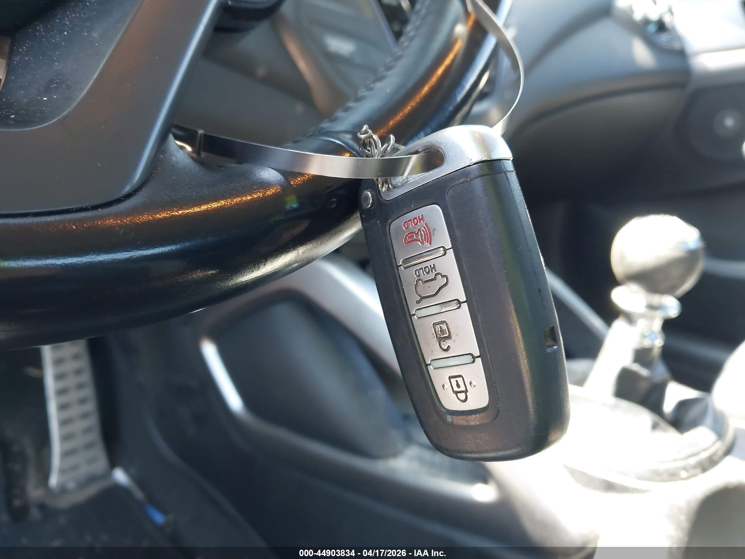 HYUNDAI VELOSTER image 11