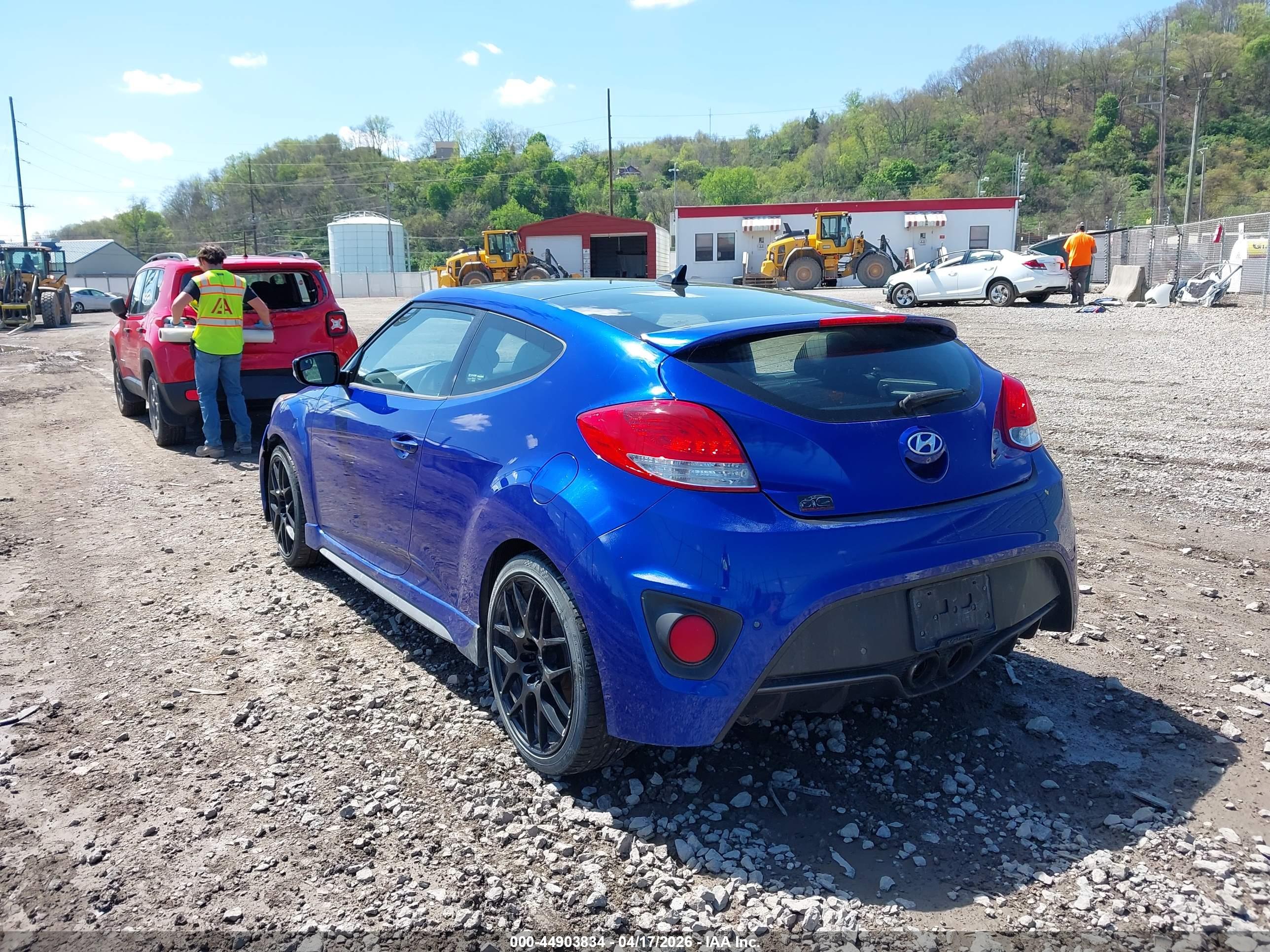 HYUNDAI VELOSTER image 3