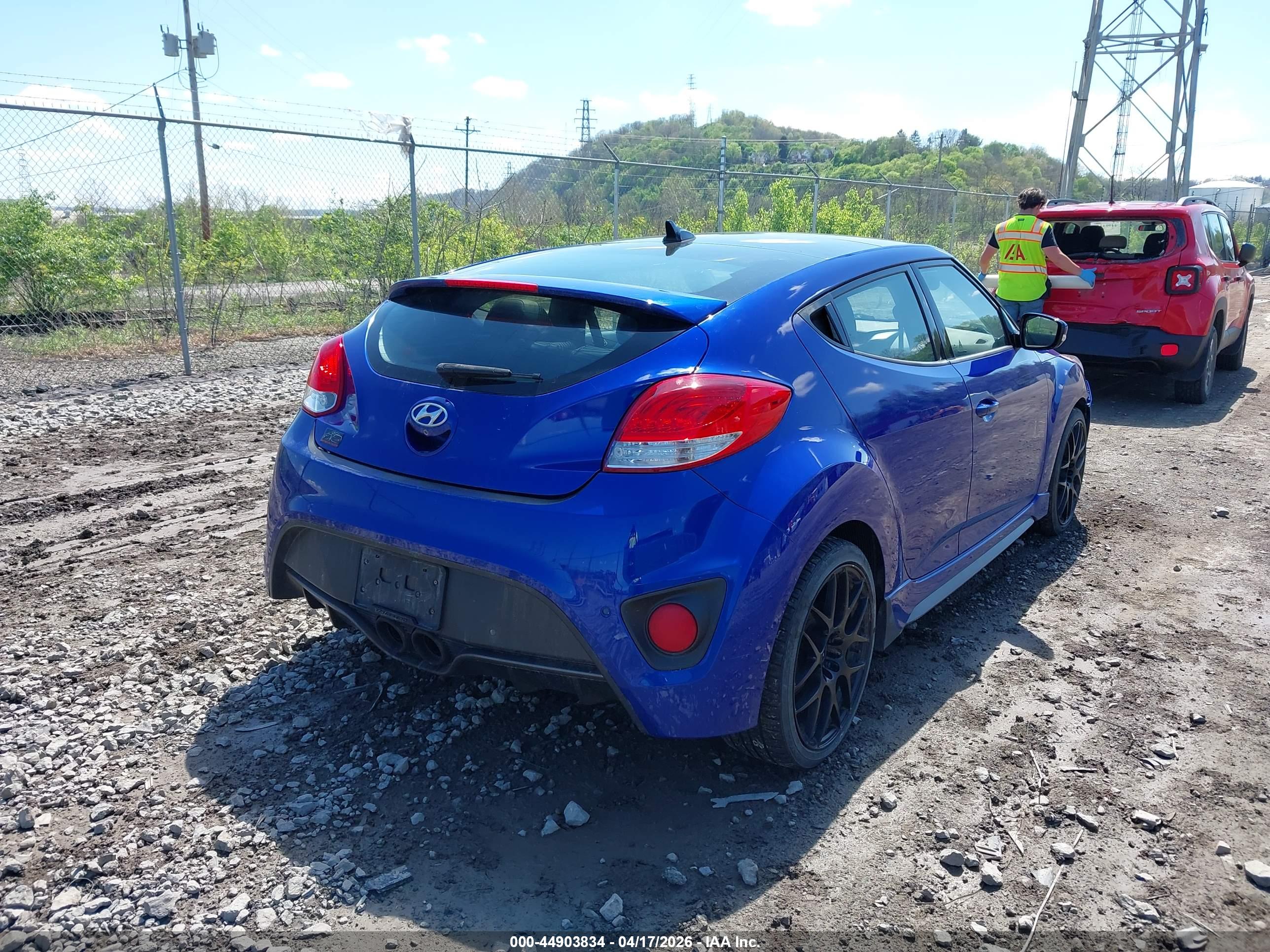 HYUNDAI VELOSTER image 4