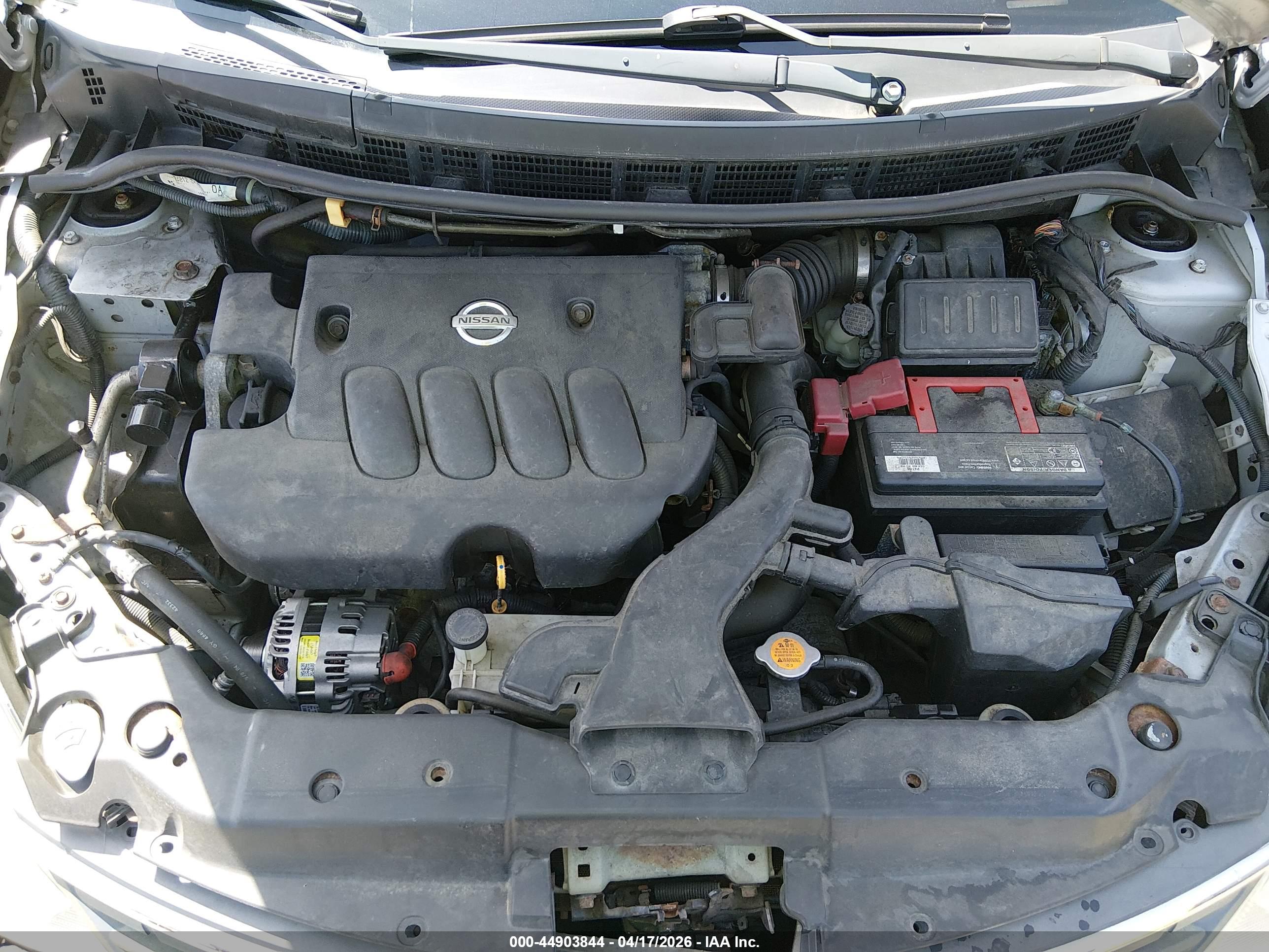 NISSAN VERSA image 10