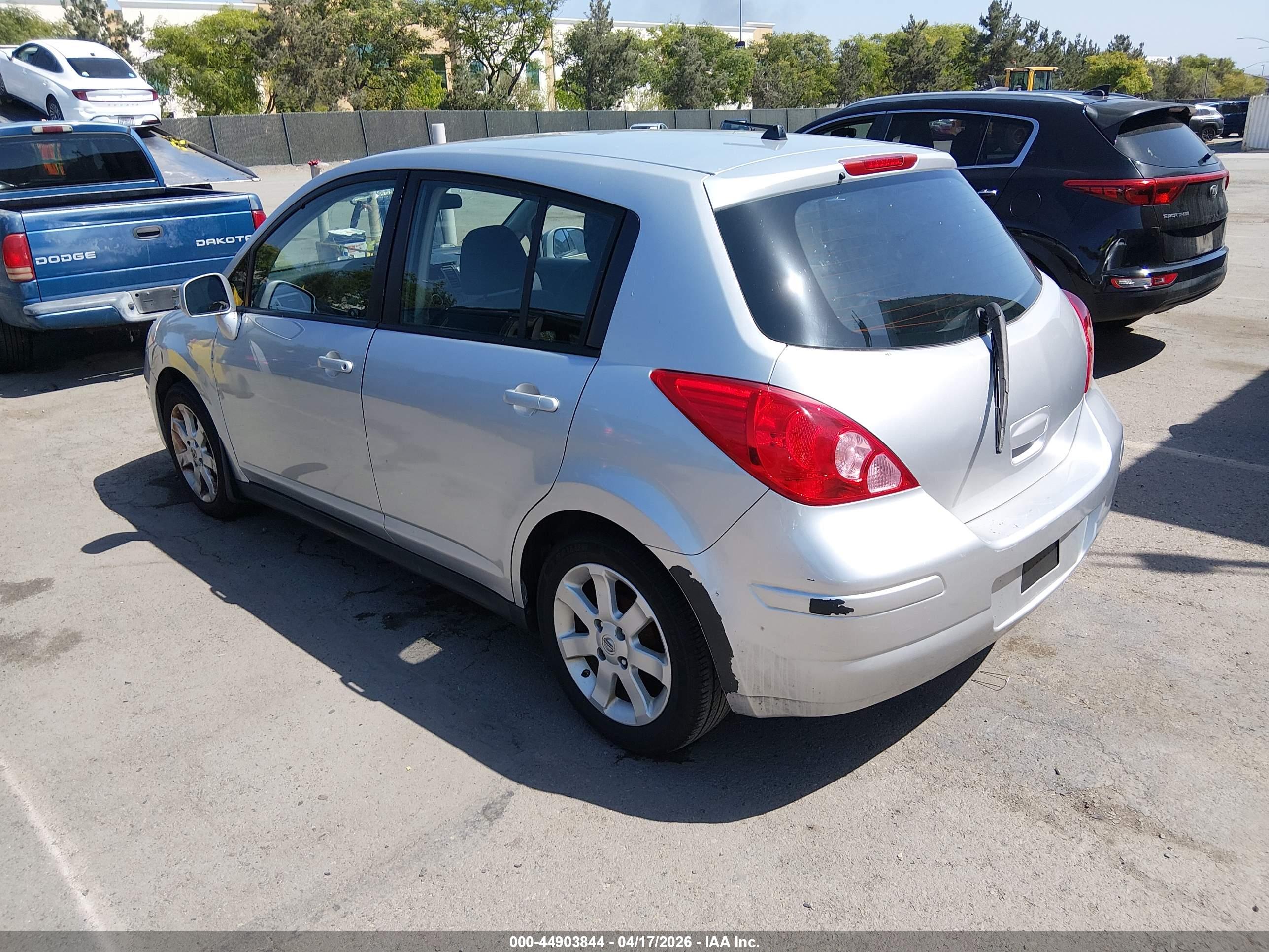 NISSAN VERSA image 3