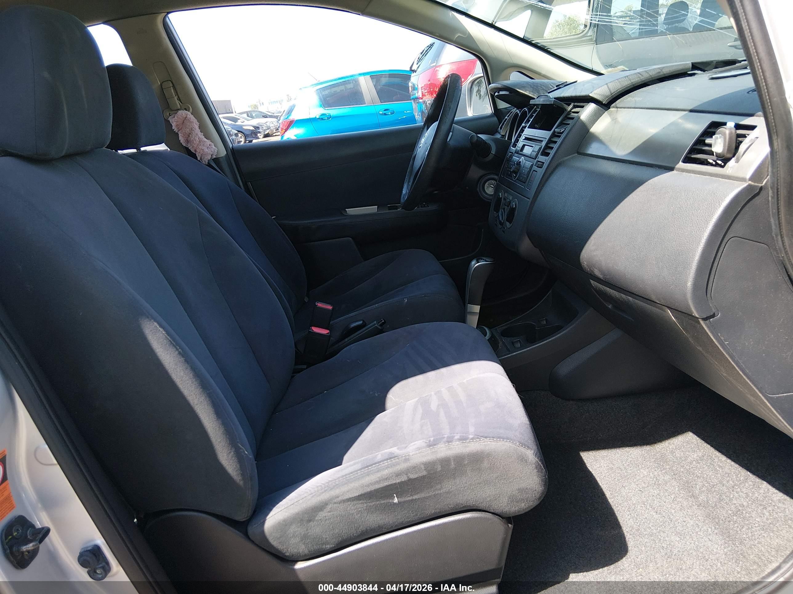 NISSAN VERSA image 5