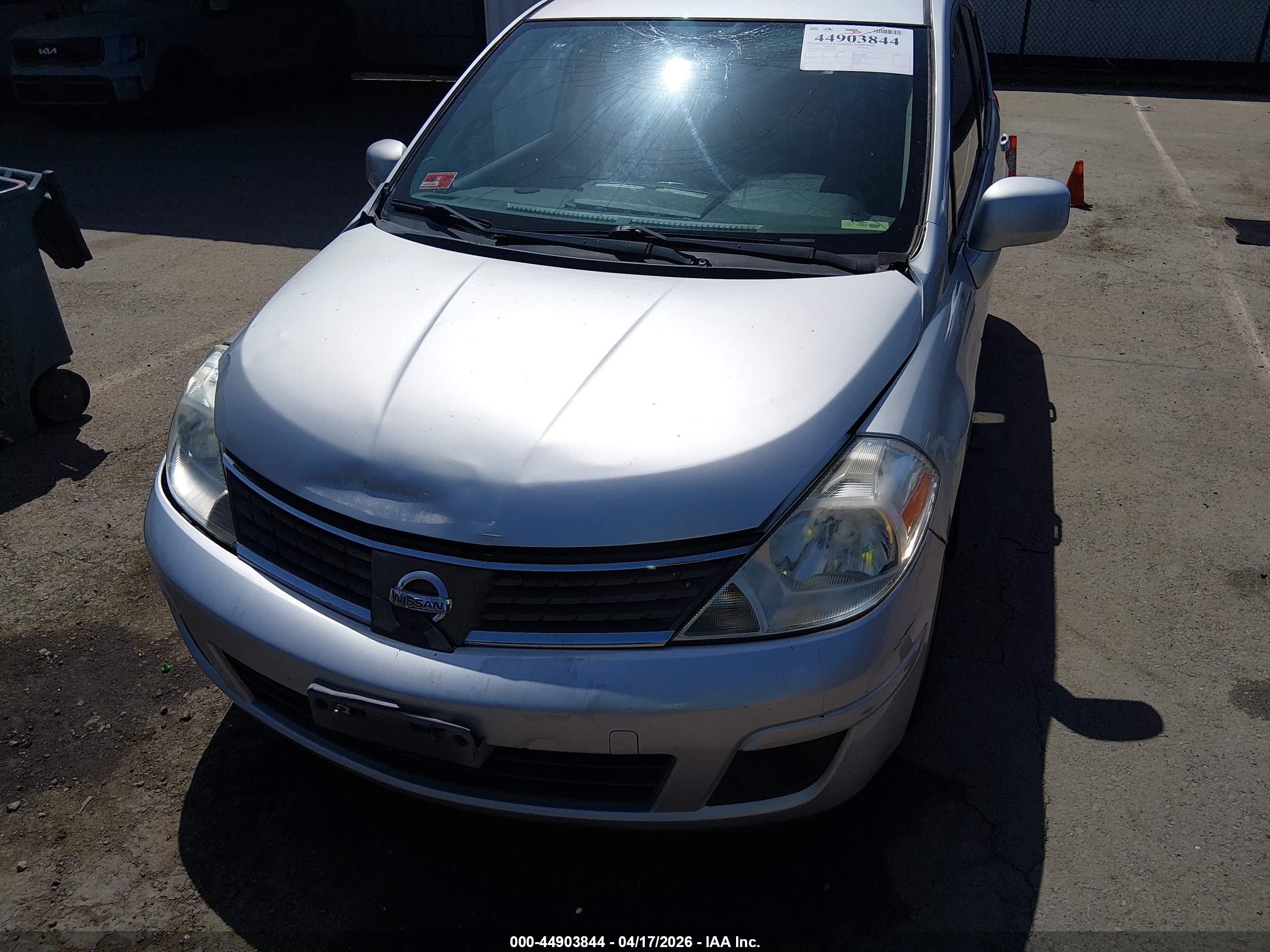 NISSAN VERSA image 6