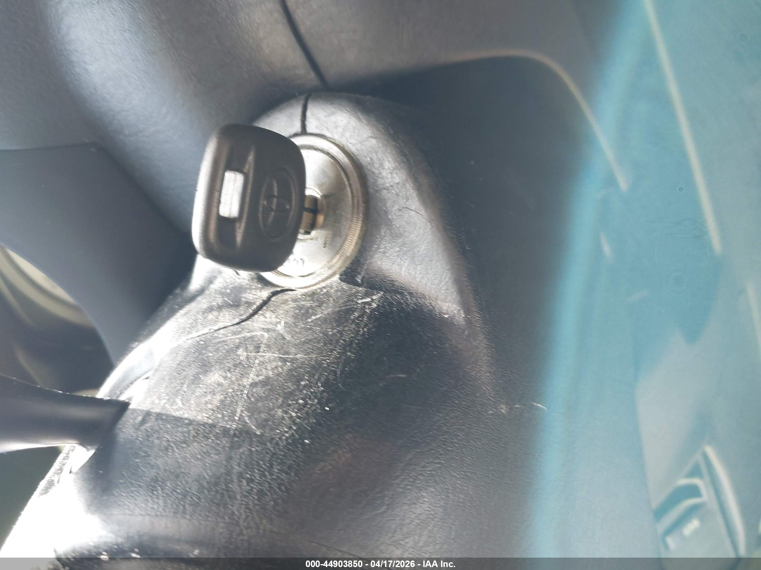 TOYOTA RAV4 image 11