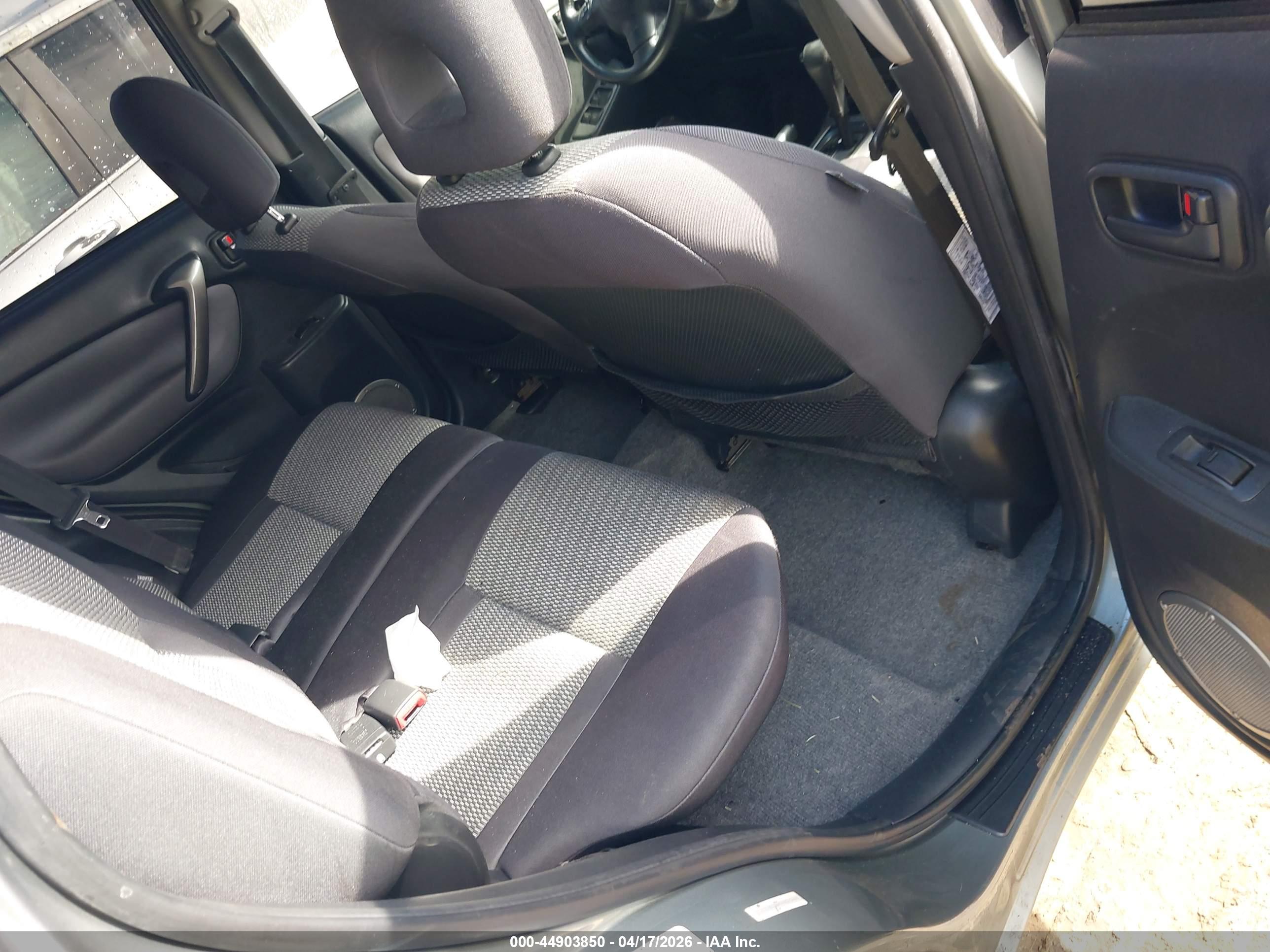 TOYOTA RAV4 image 8