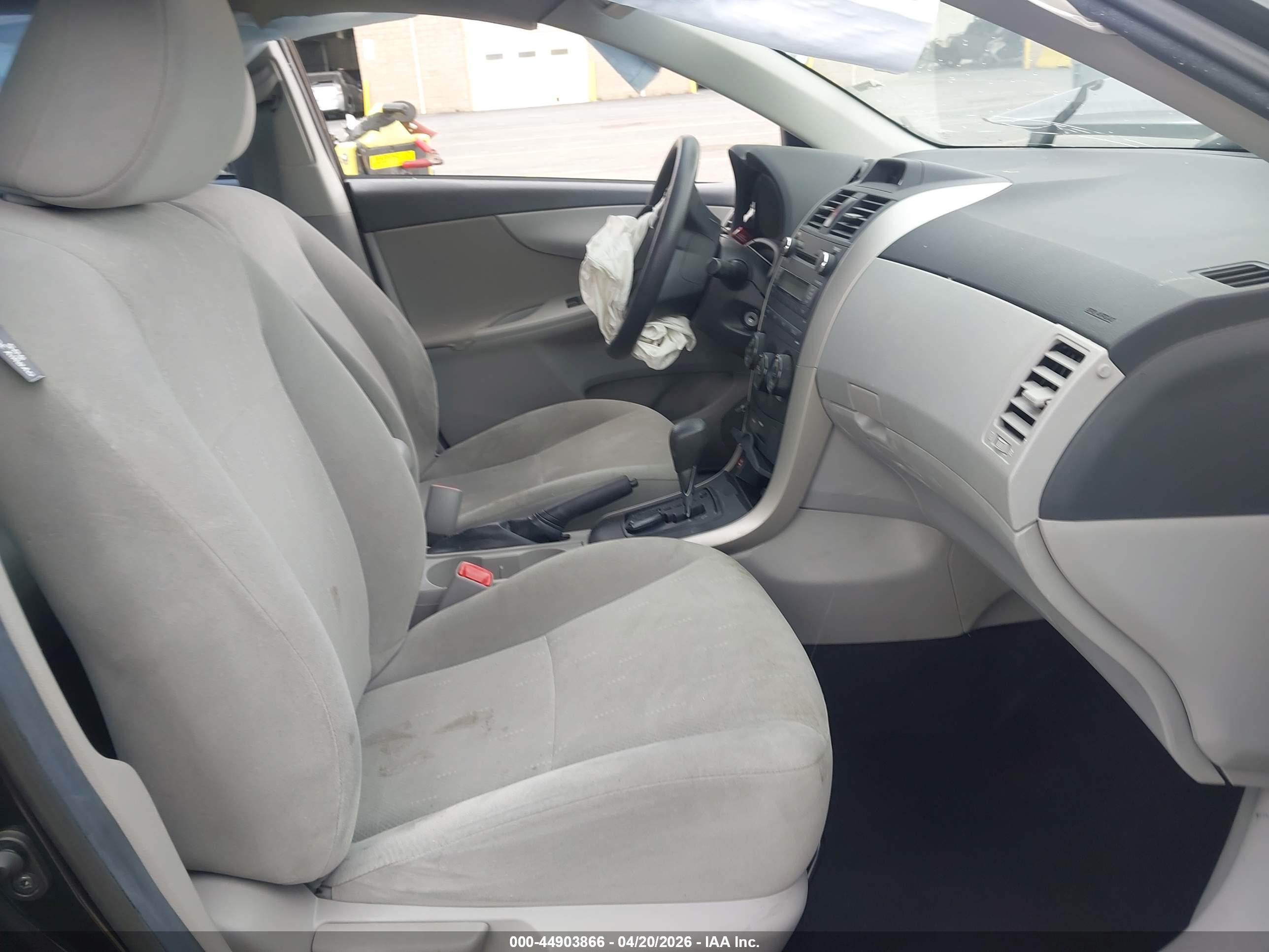 TOYOTA COROLLA image 5