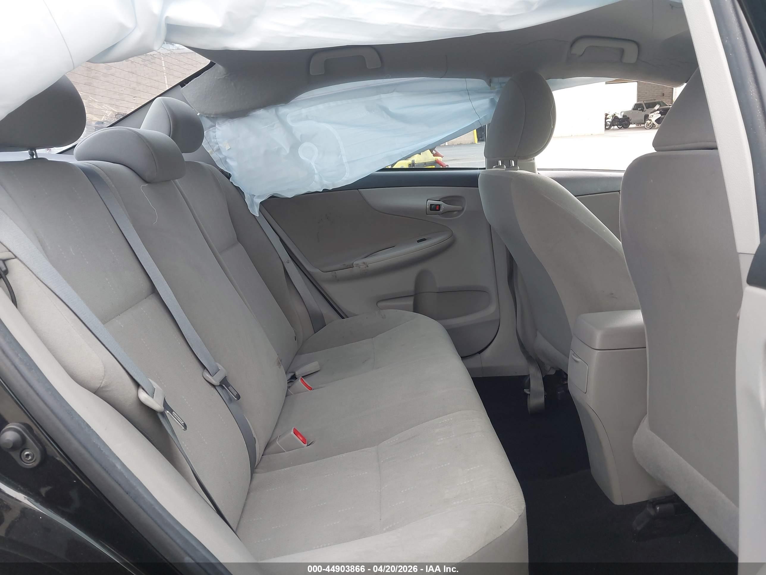 TOYOTA COROLLA image 8