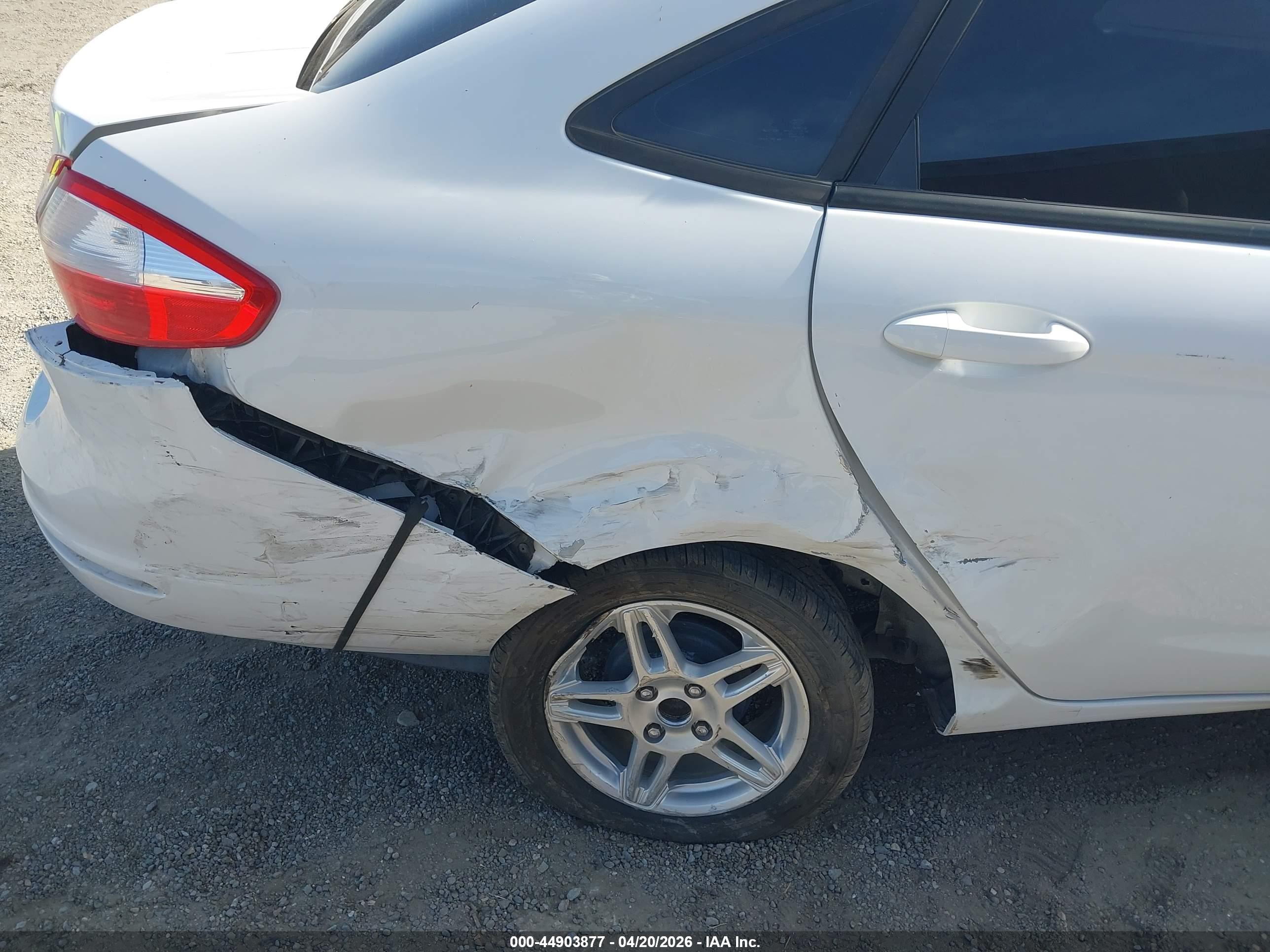 FORD FIESTA image 6