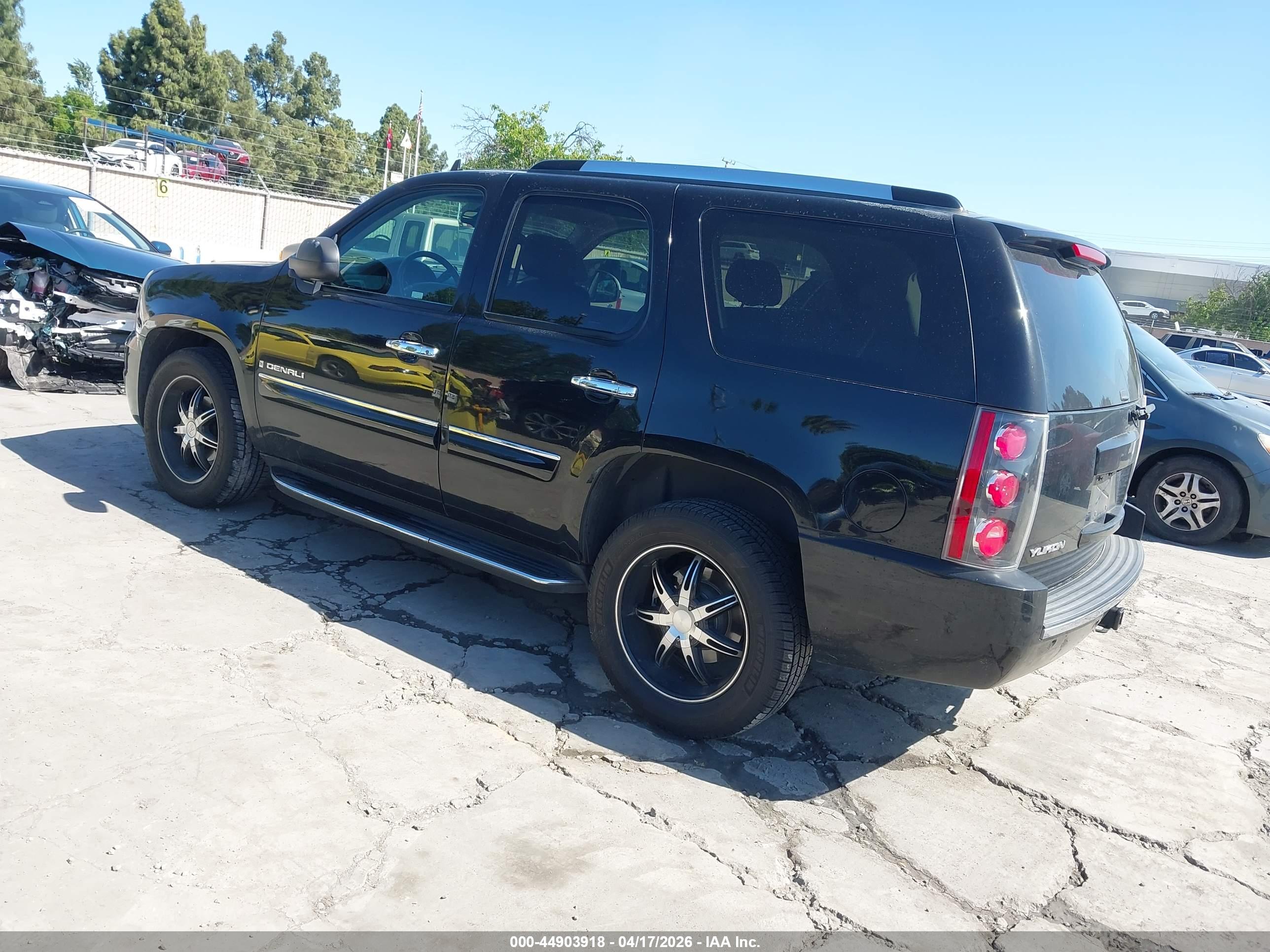 GMC YUKON image 3