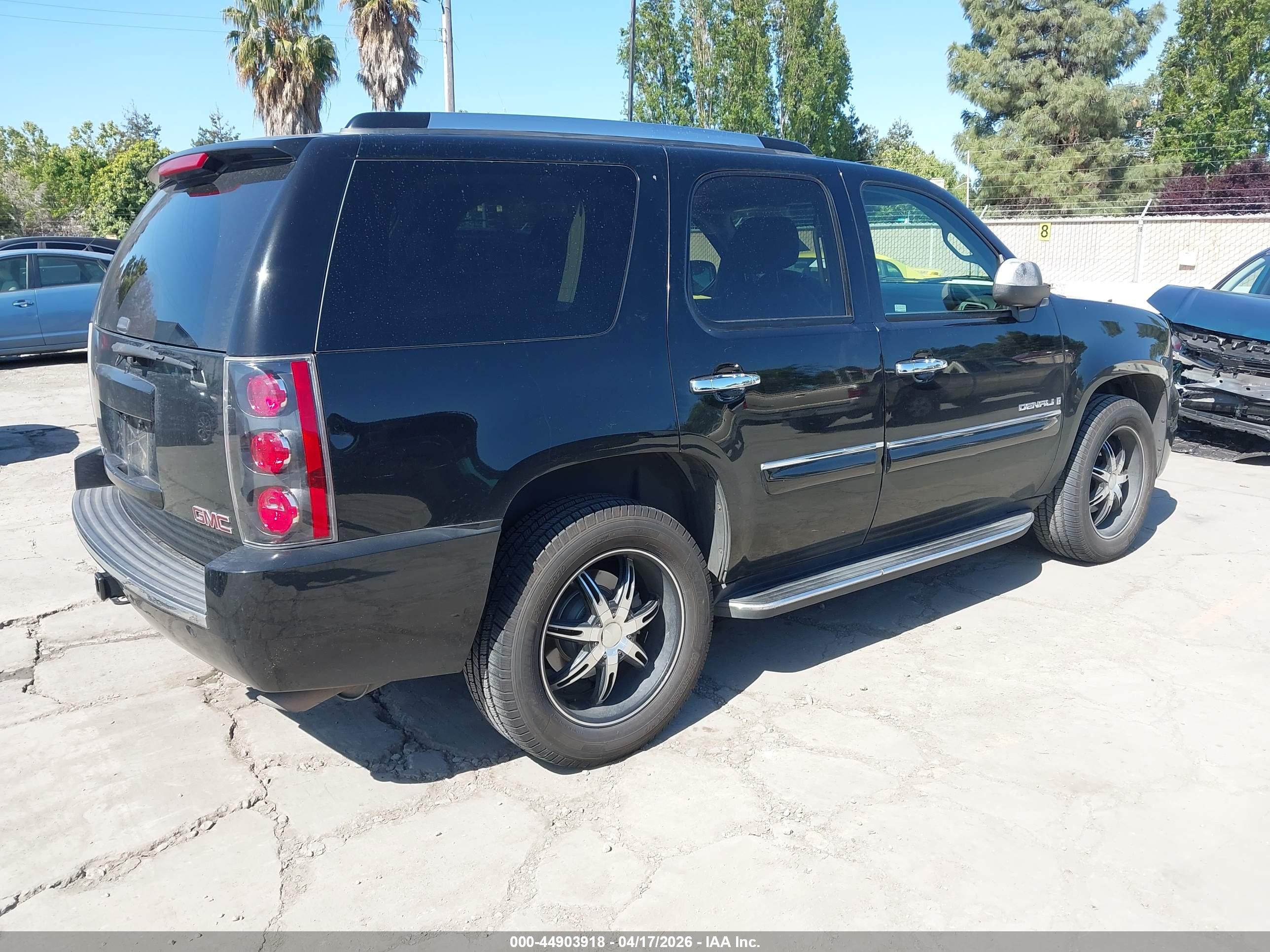 GMC YUKON image 4