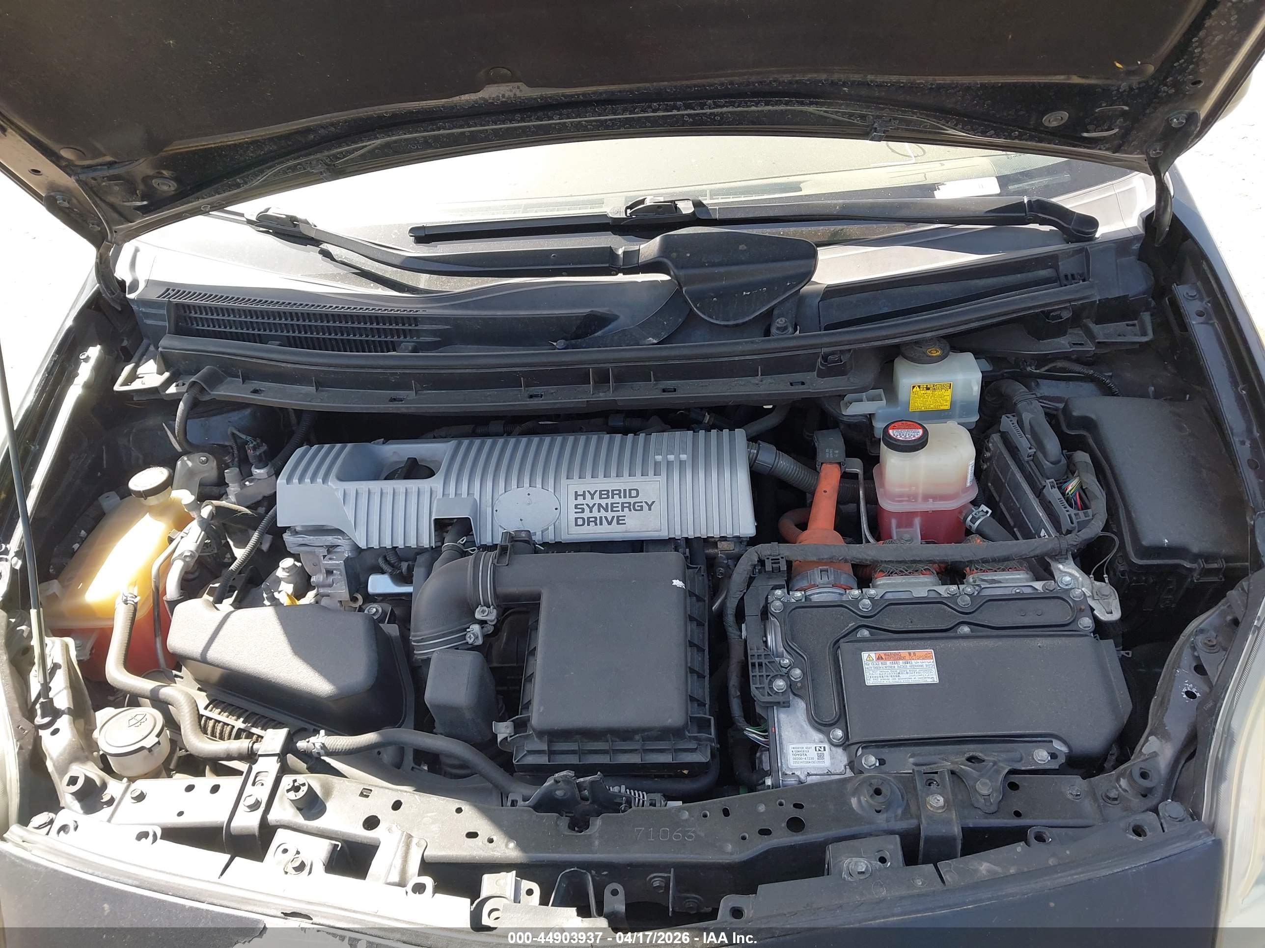 TOYOTA PRIUS image 10