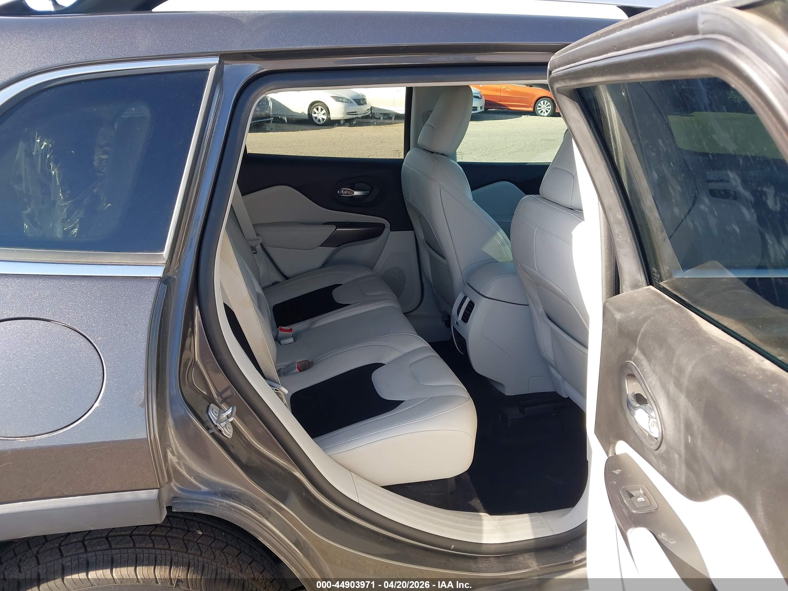 JEEP CHEROKEE image 8