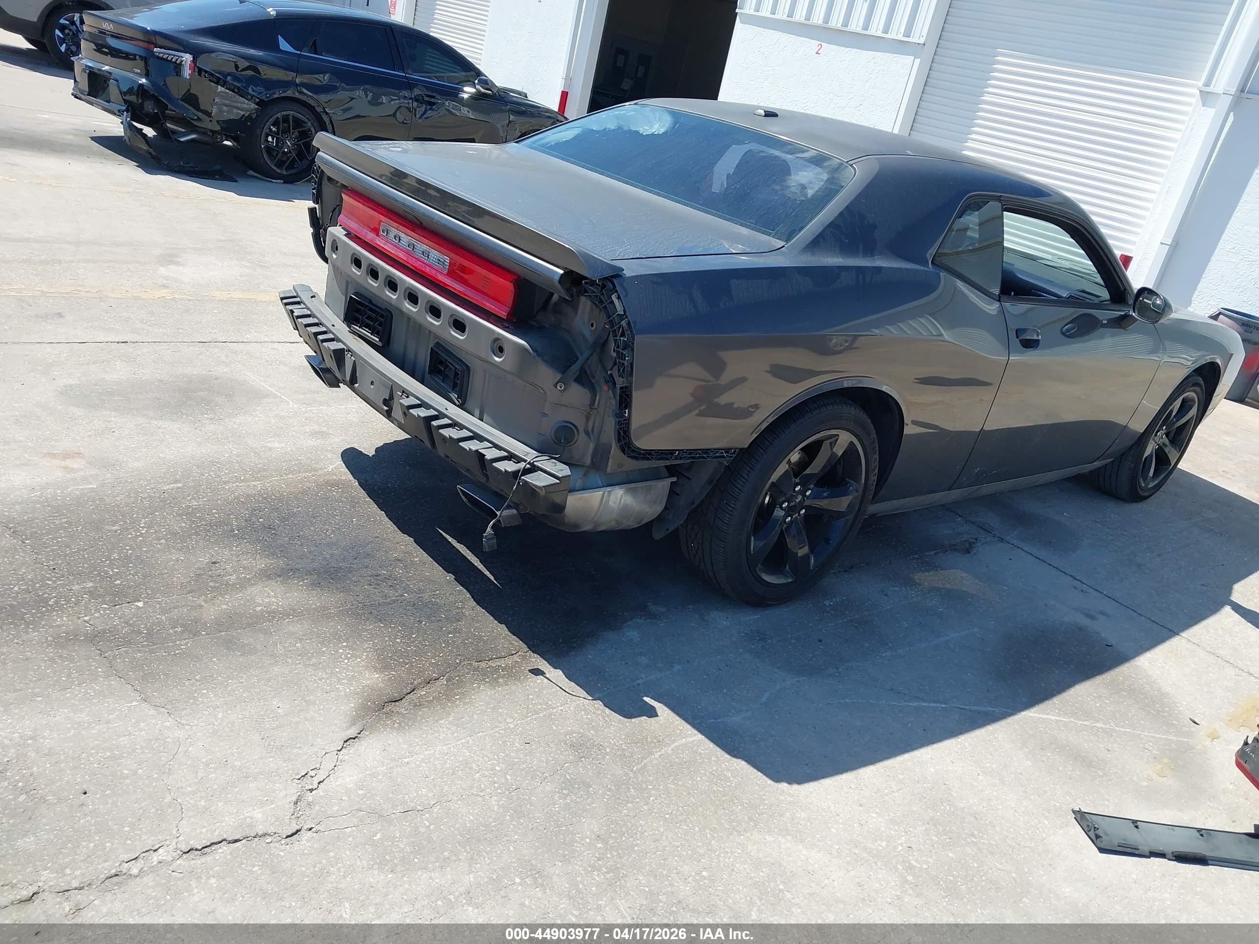 DODGE CHALLENGER image 4