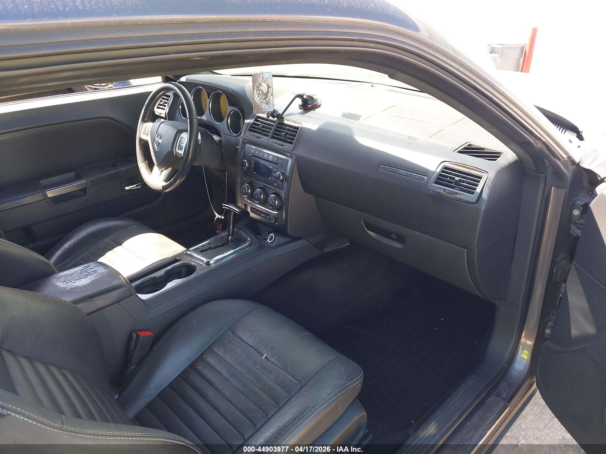 DODGE CHALLENGER image 5