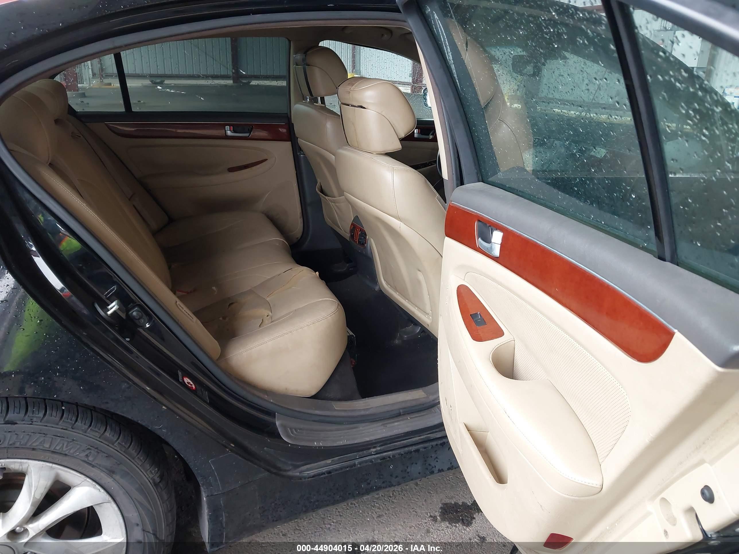 HYUNDAI GENESIS image 8