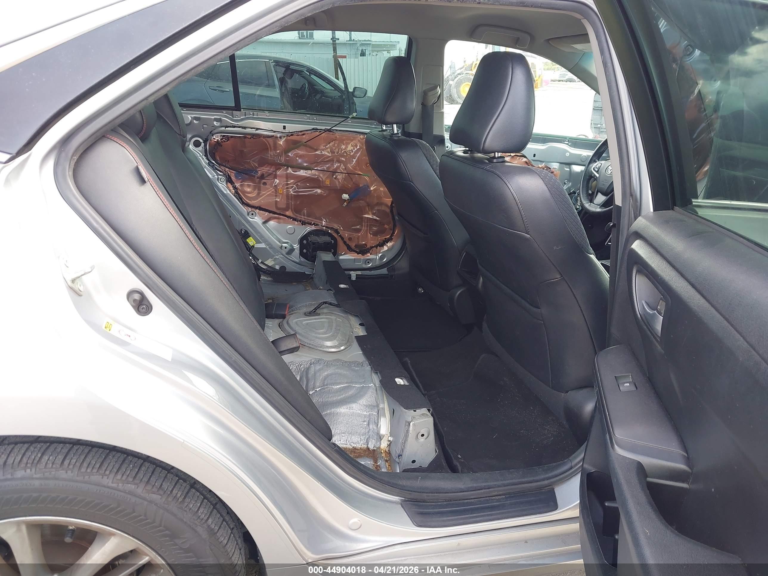 TOYOTA CAMRY image 8