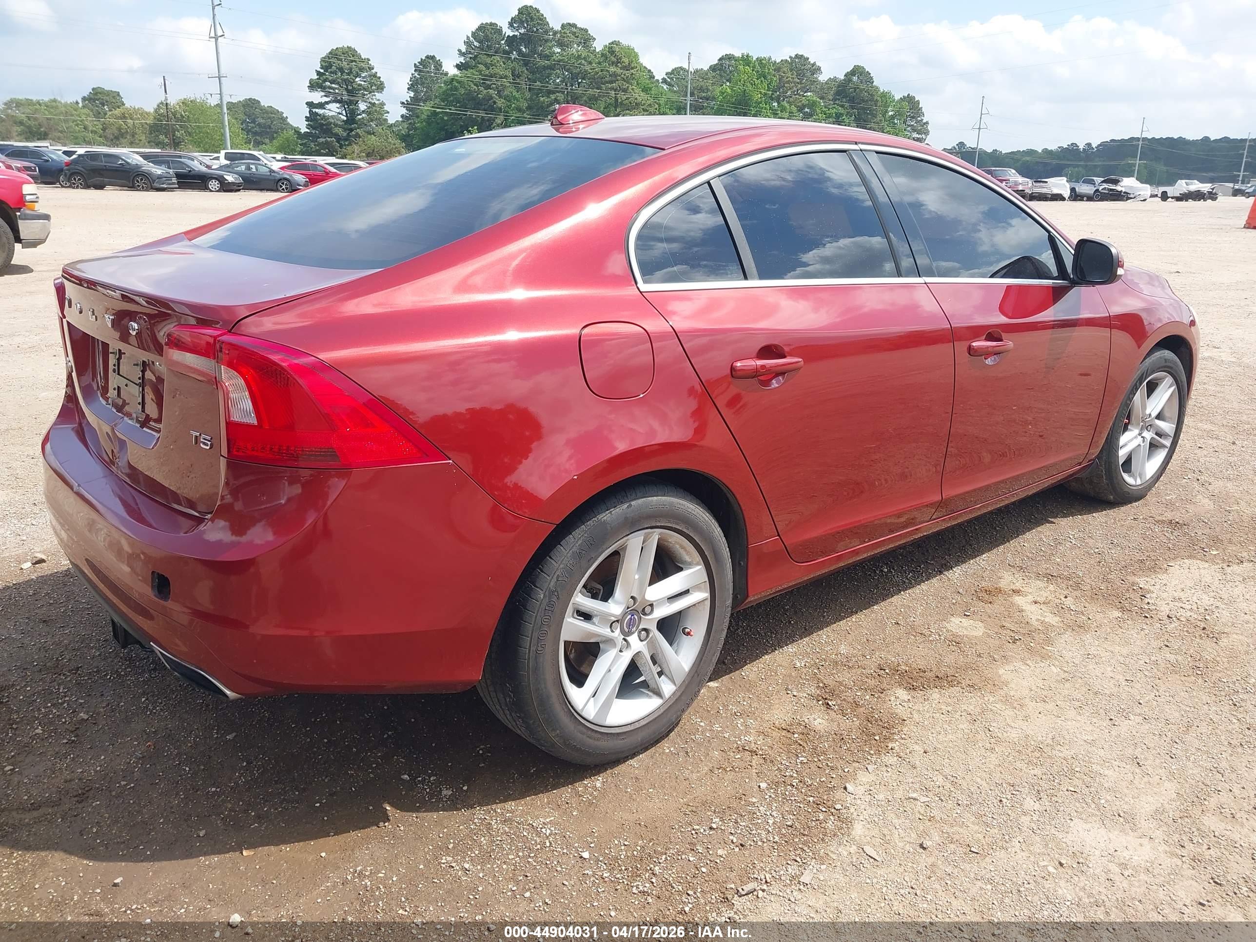 VOLVO S60 image 4