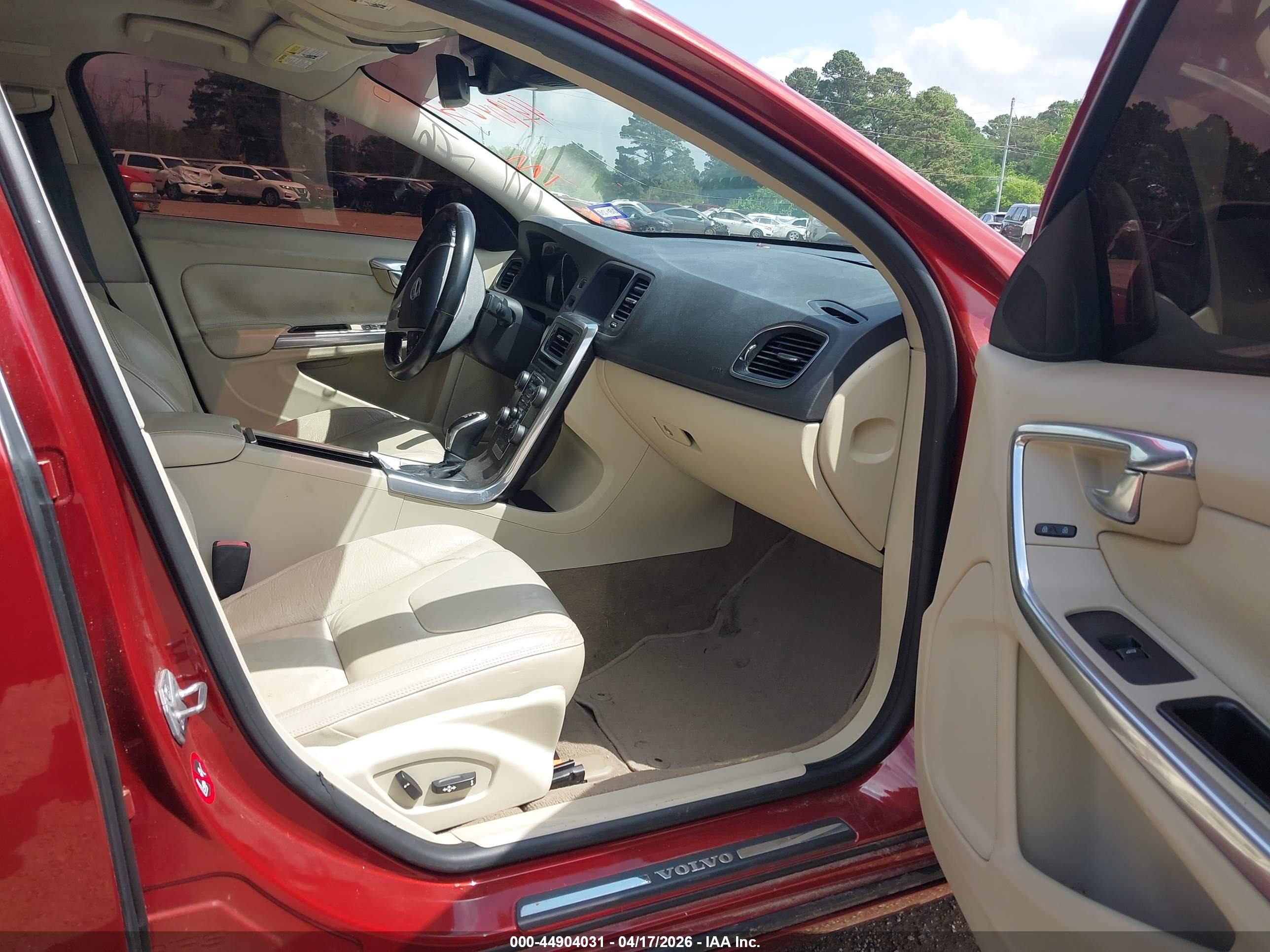VOLVO S60 image 5