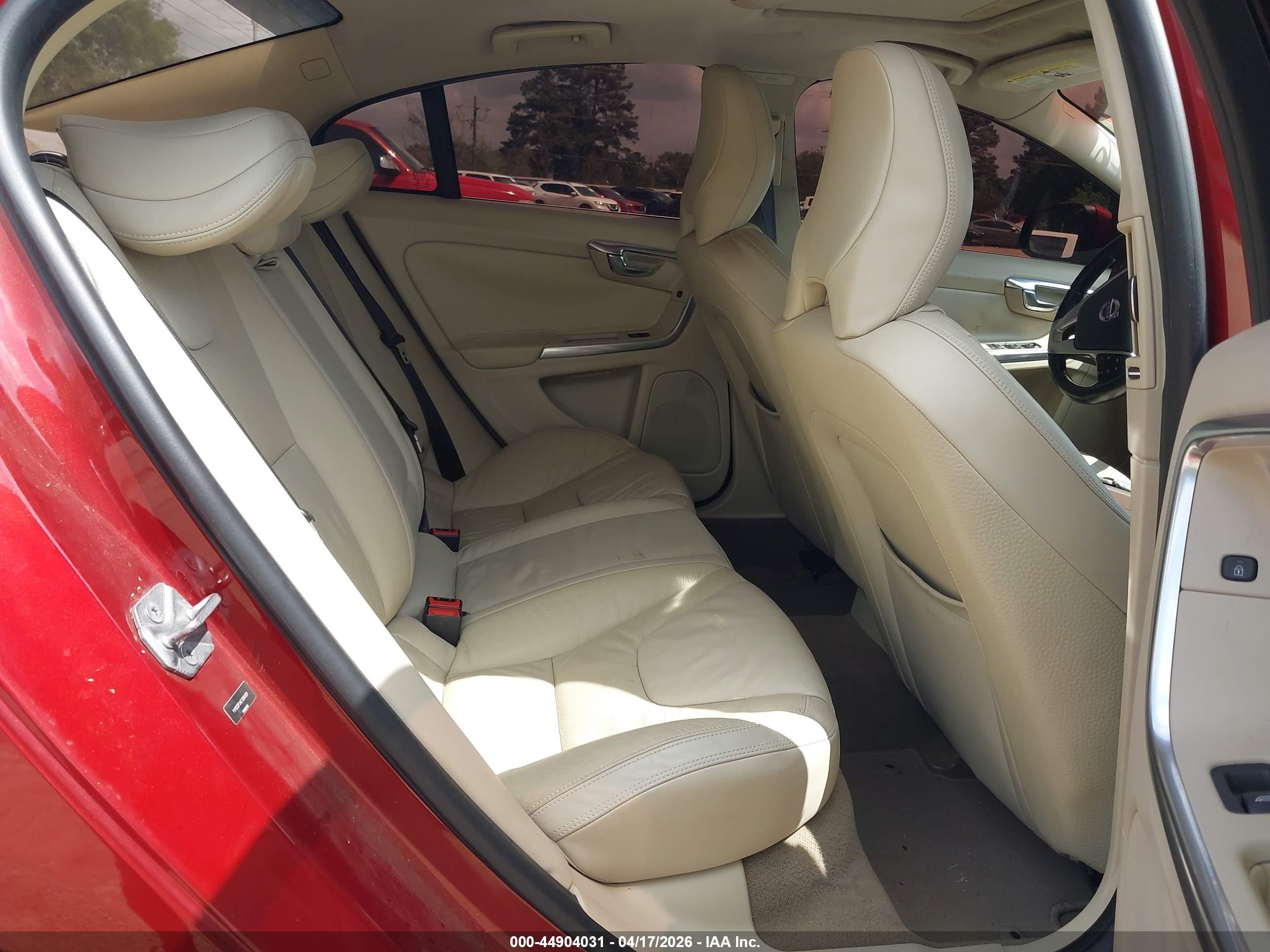 VOLVO S60 image 8