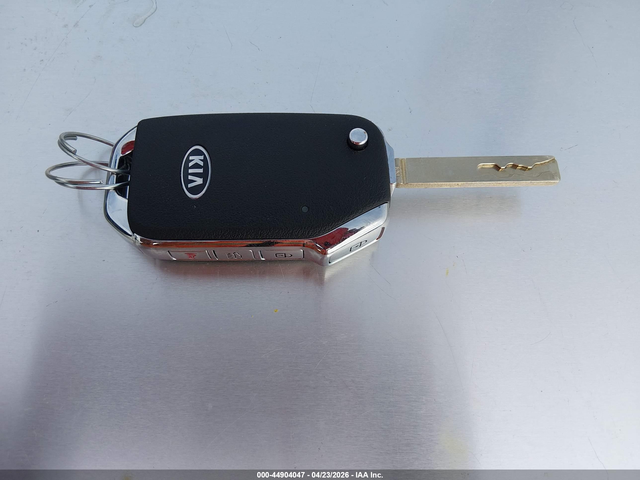 KIA K5 image 11