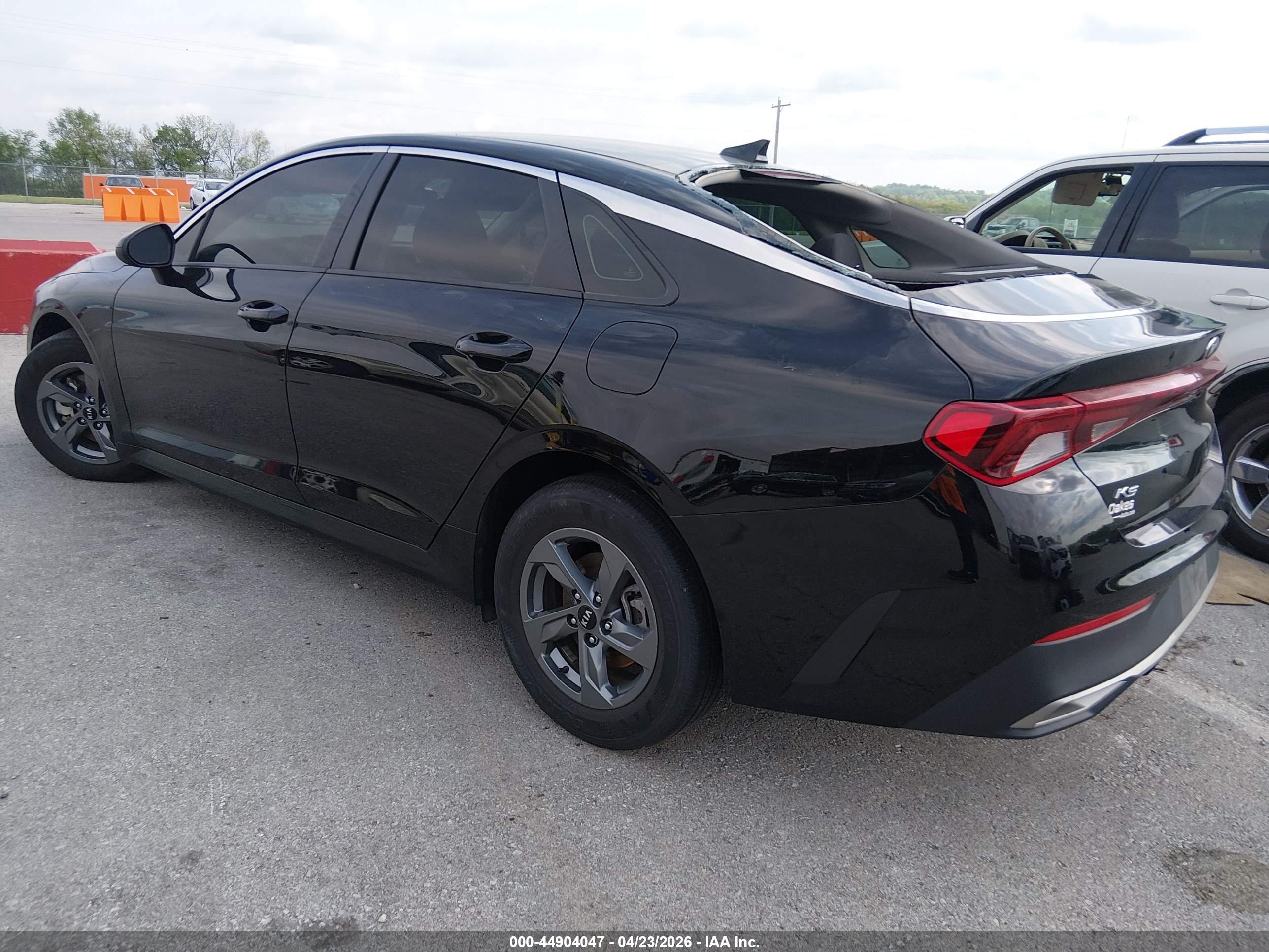KIA K5 image 3