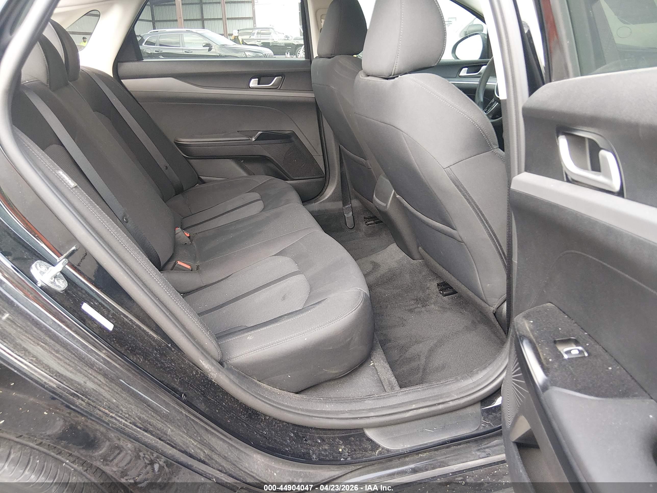 KIA K5 image 8