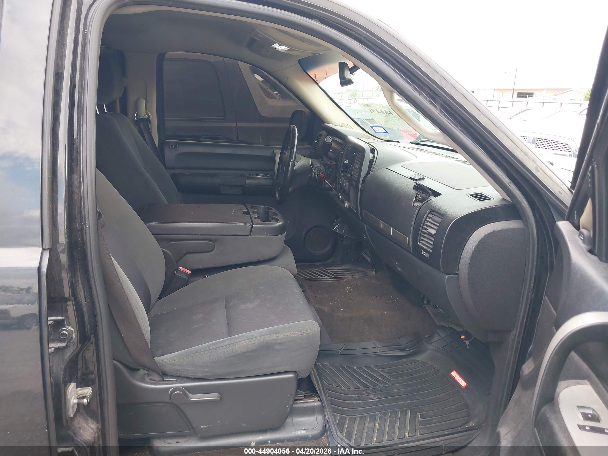 CHEVROLET SILVERADO image 5