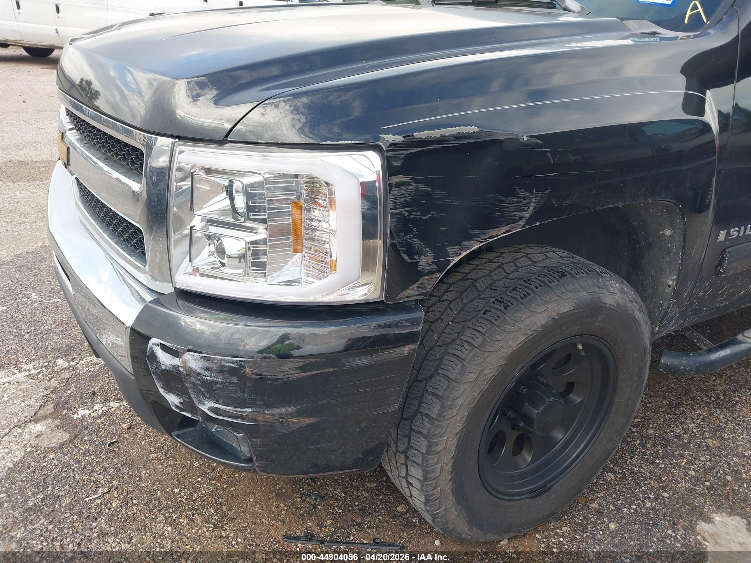 CHEVROLET SILVERADO image 6