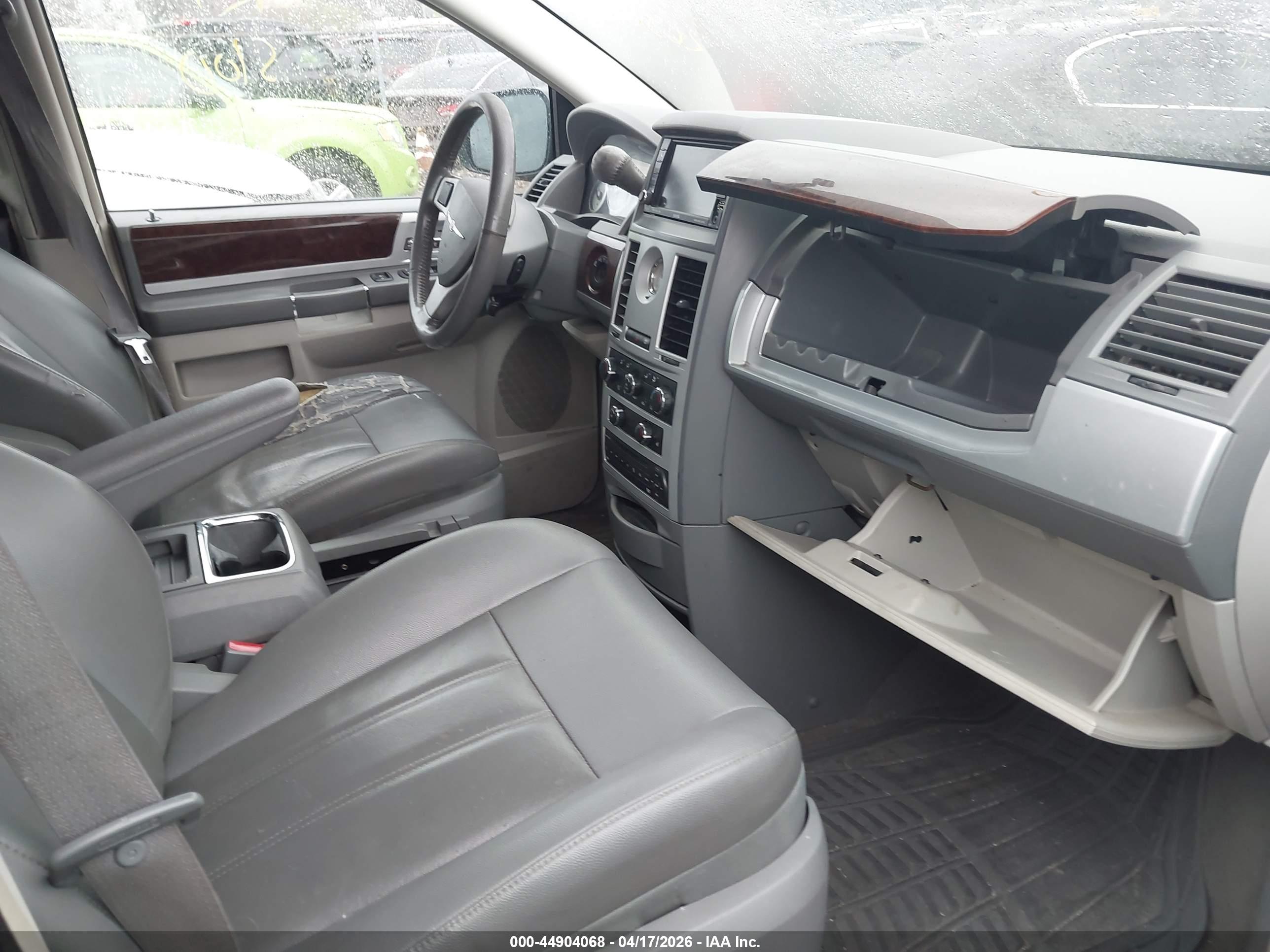 CHRYSLER TOWN image 5