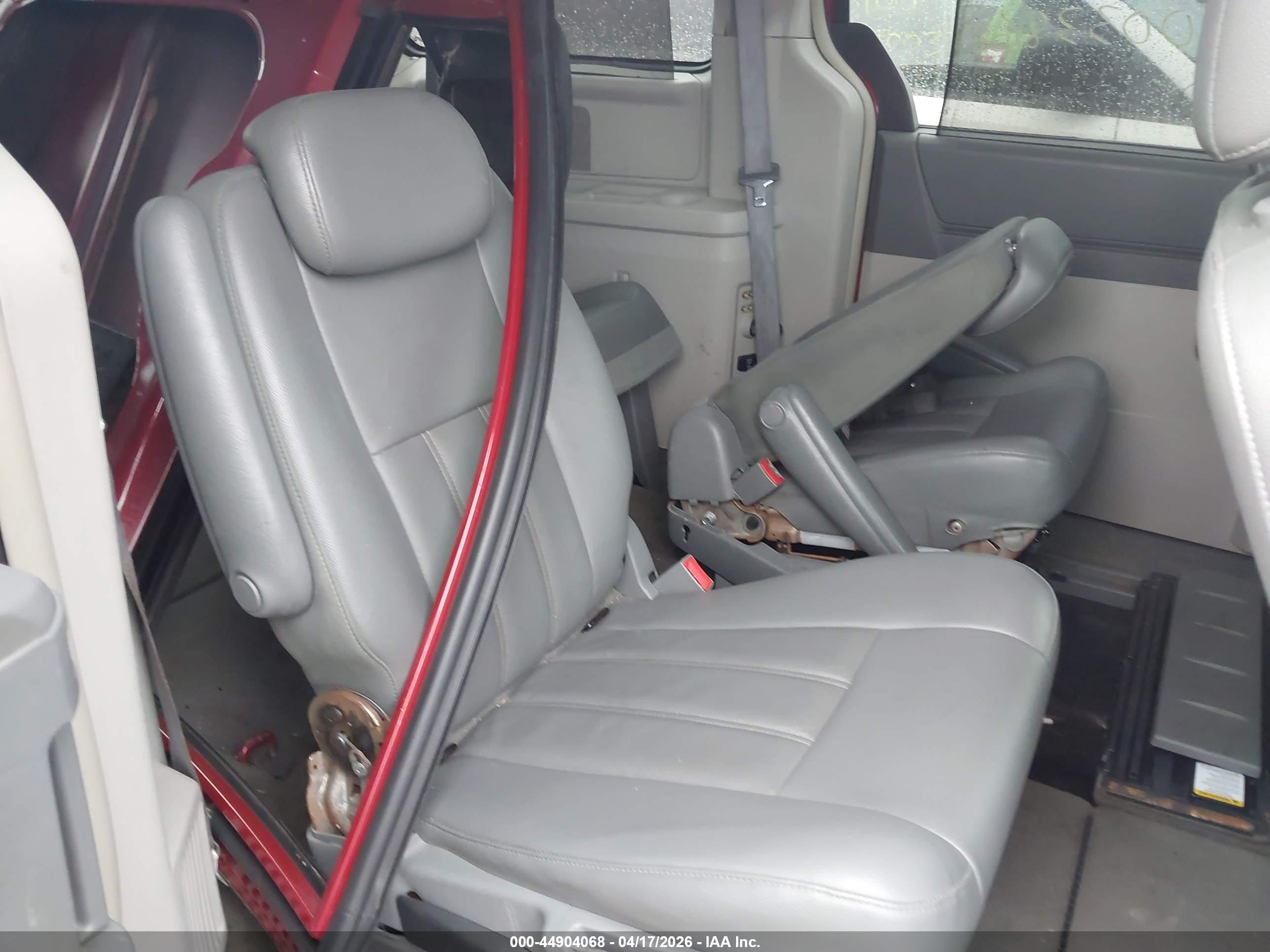 CHRYSLER TOWN image 8
