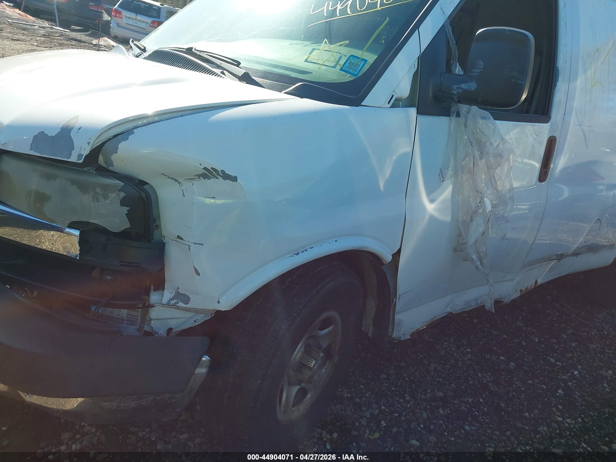 CHEVROLET EXPRESS image 6