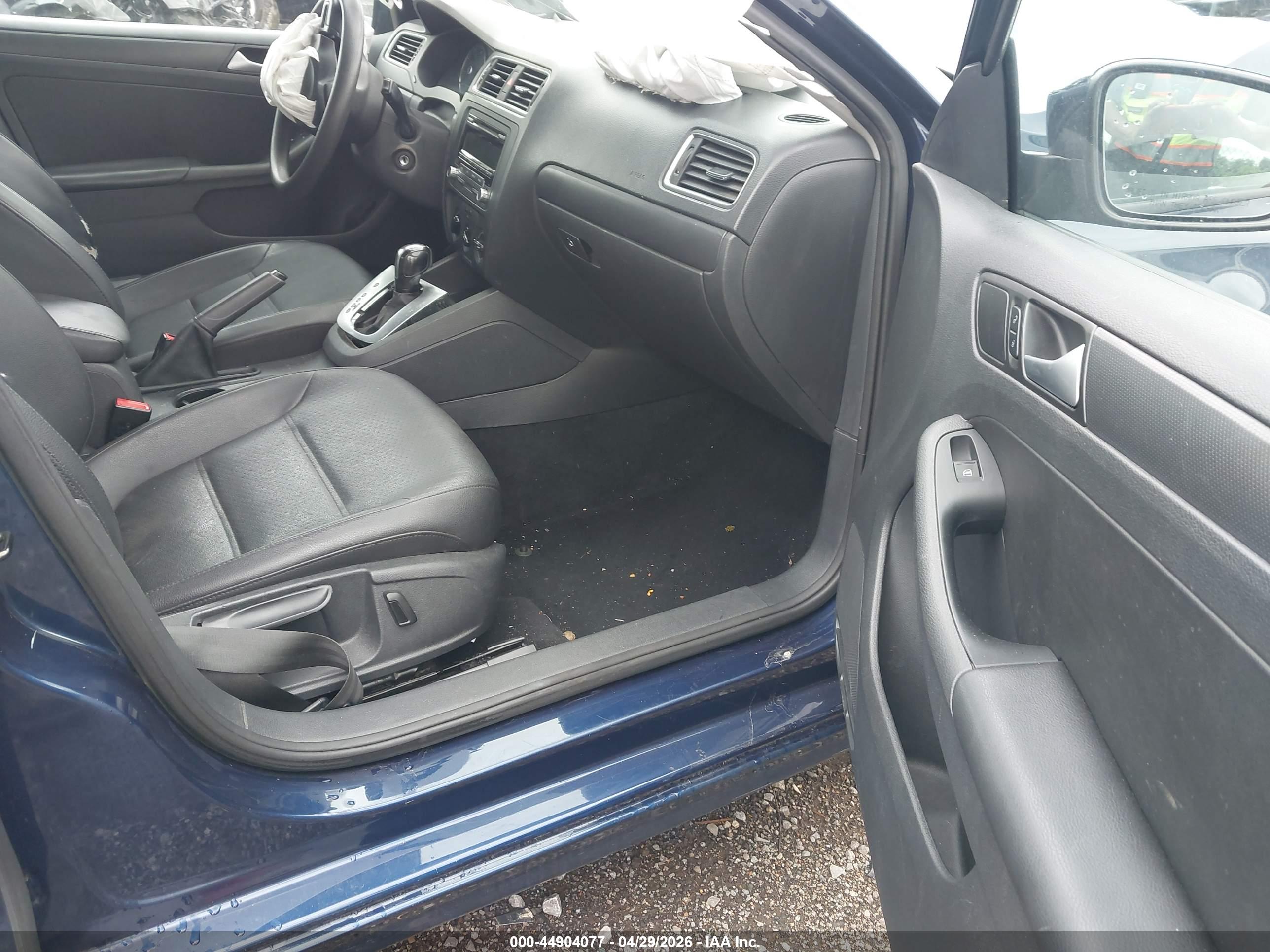 VOLKSWAGEN JETTA image 5