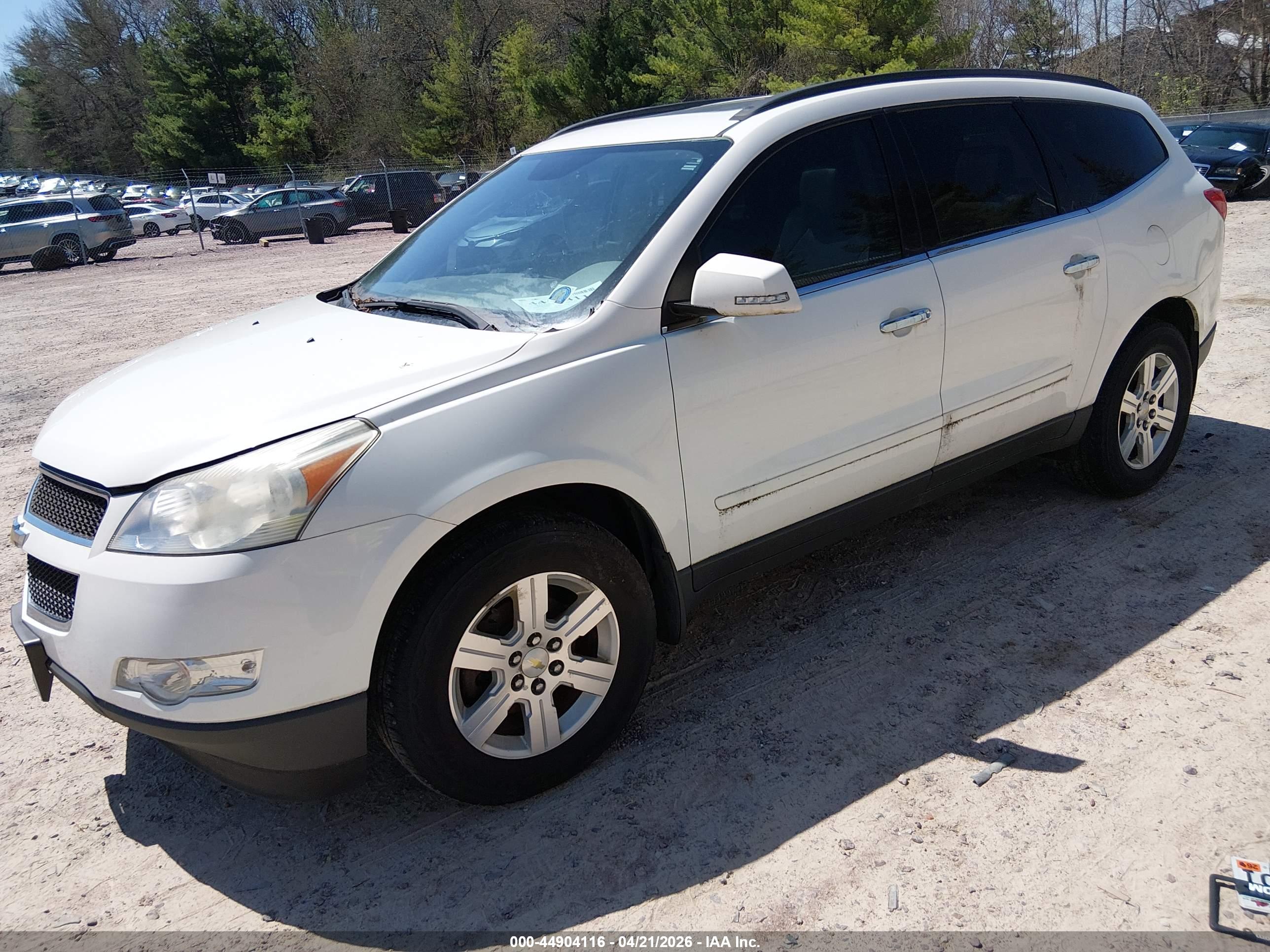 CHEVROLET TRAVERSE image 2