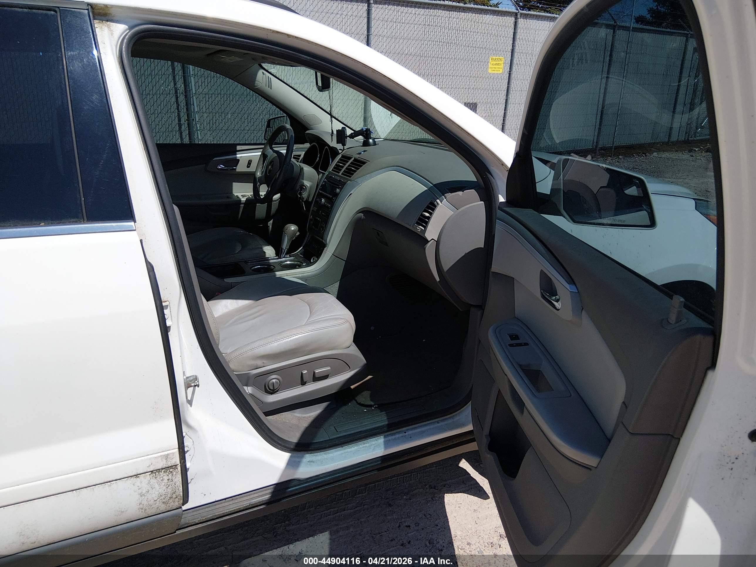 CHEVROLET TRAVERSE image 5