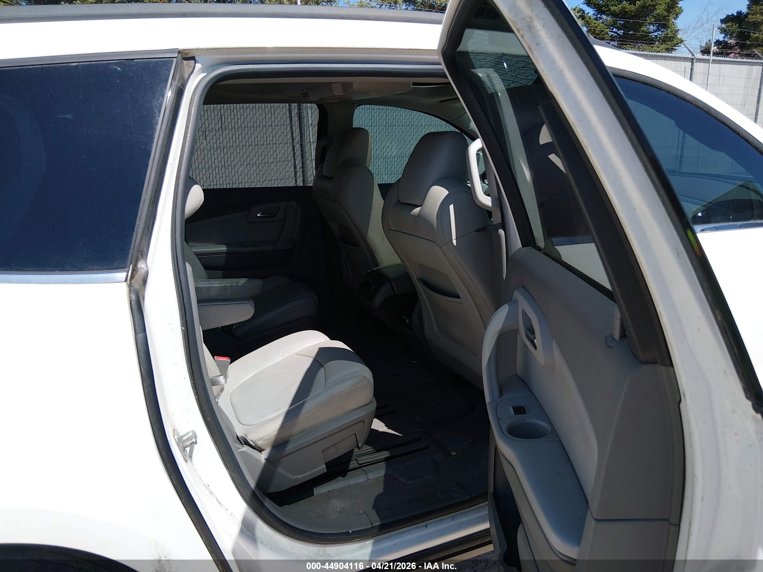 CHEVROLET TRAVERSE image 8
